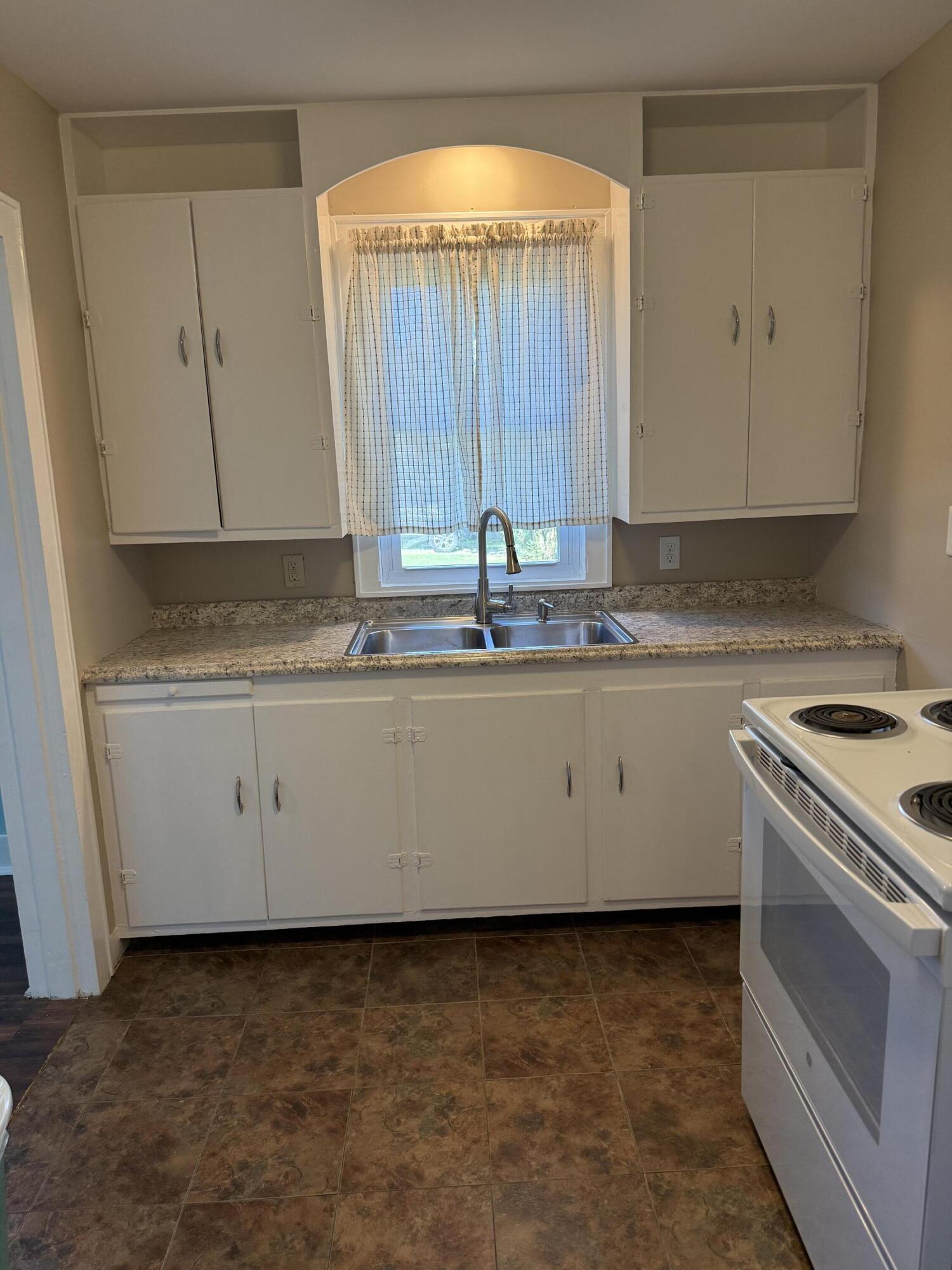 705 W Housman Street Property Photo 7