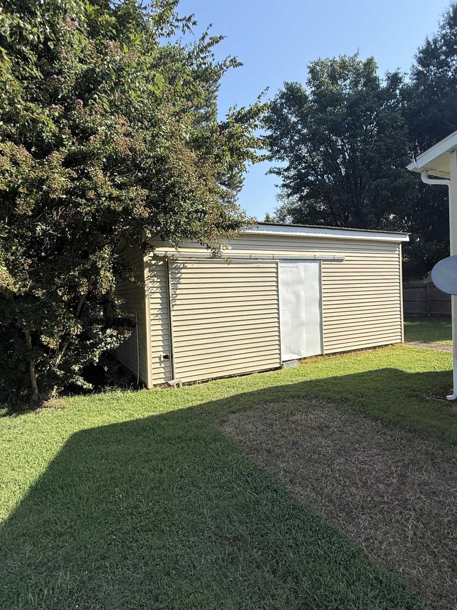 705 W Housman Street Property Photo 21