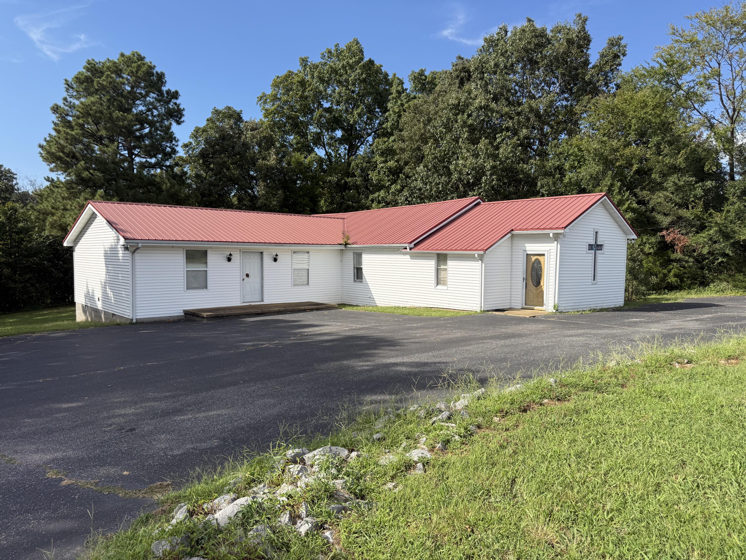 525 Peeler Road Property Photo 2
