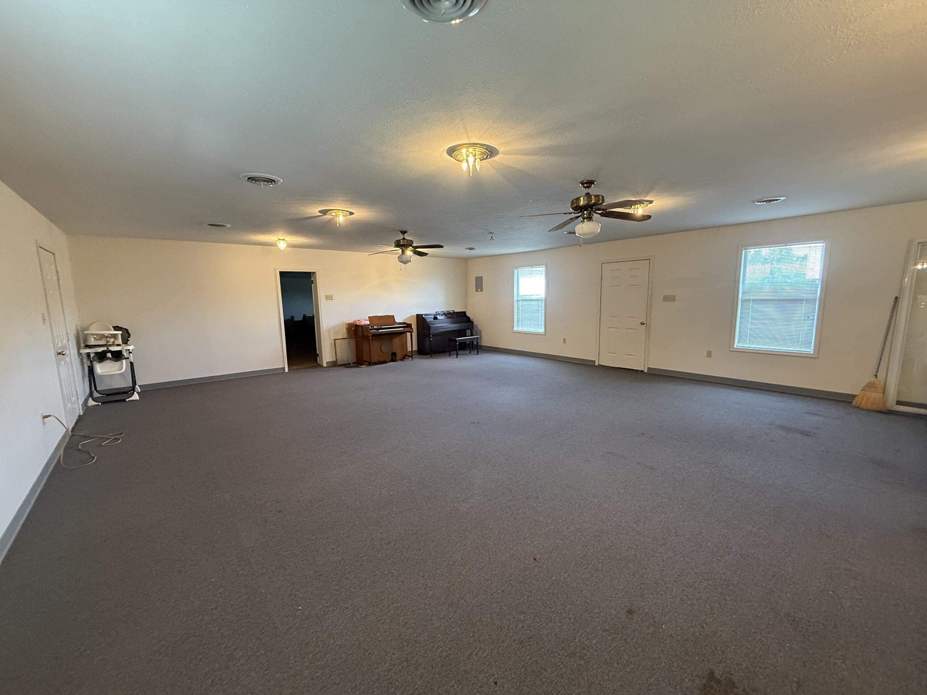 525 Peeler Road Property Photo 12