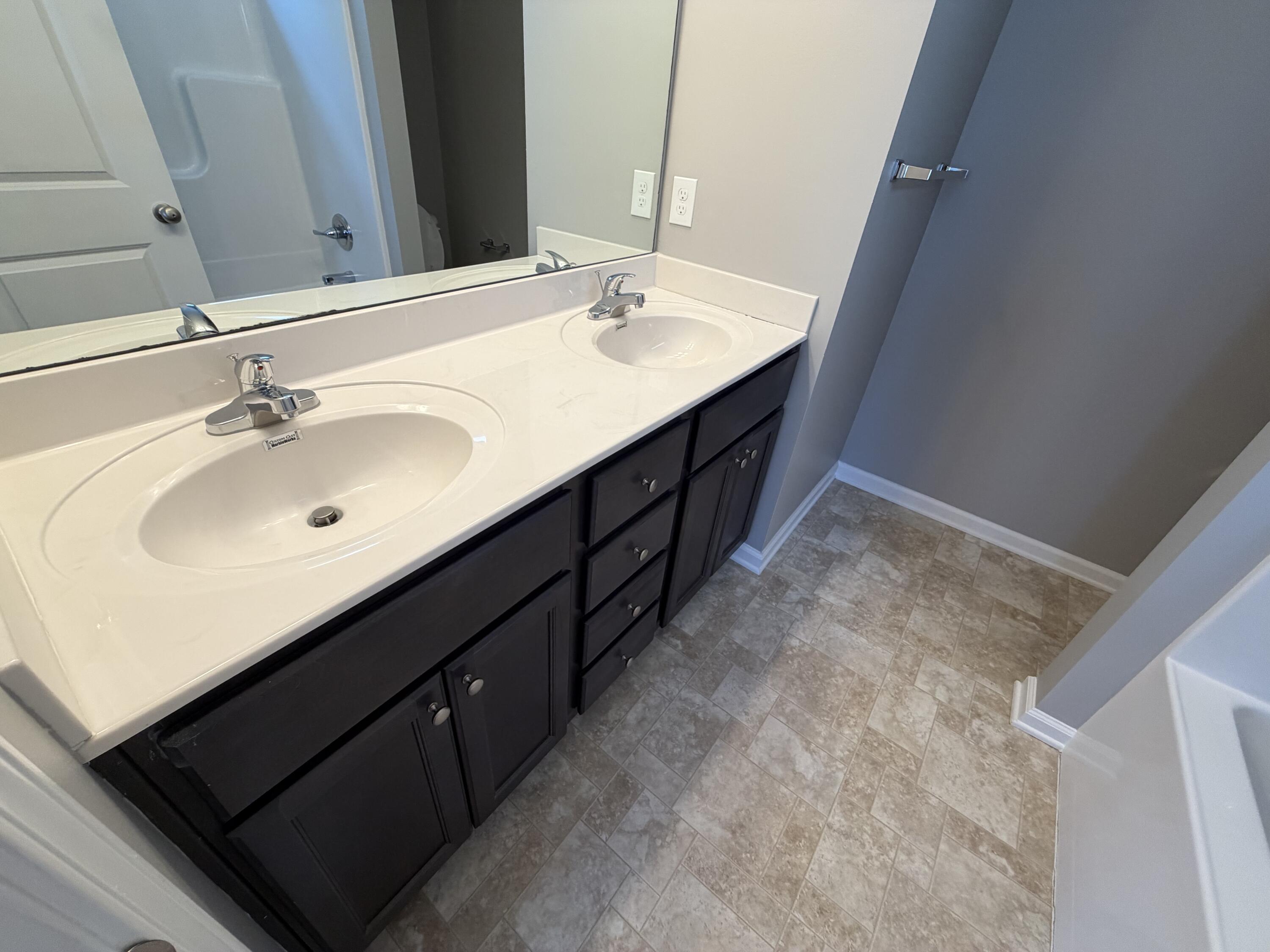 2460b Feathersound Way Property Photo 38