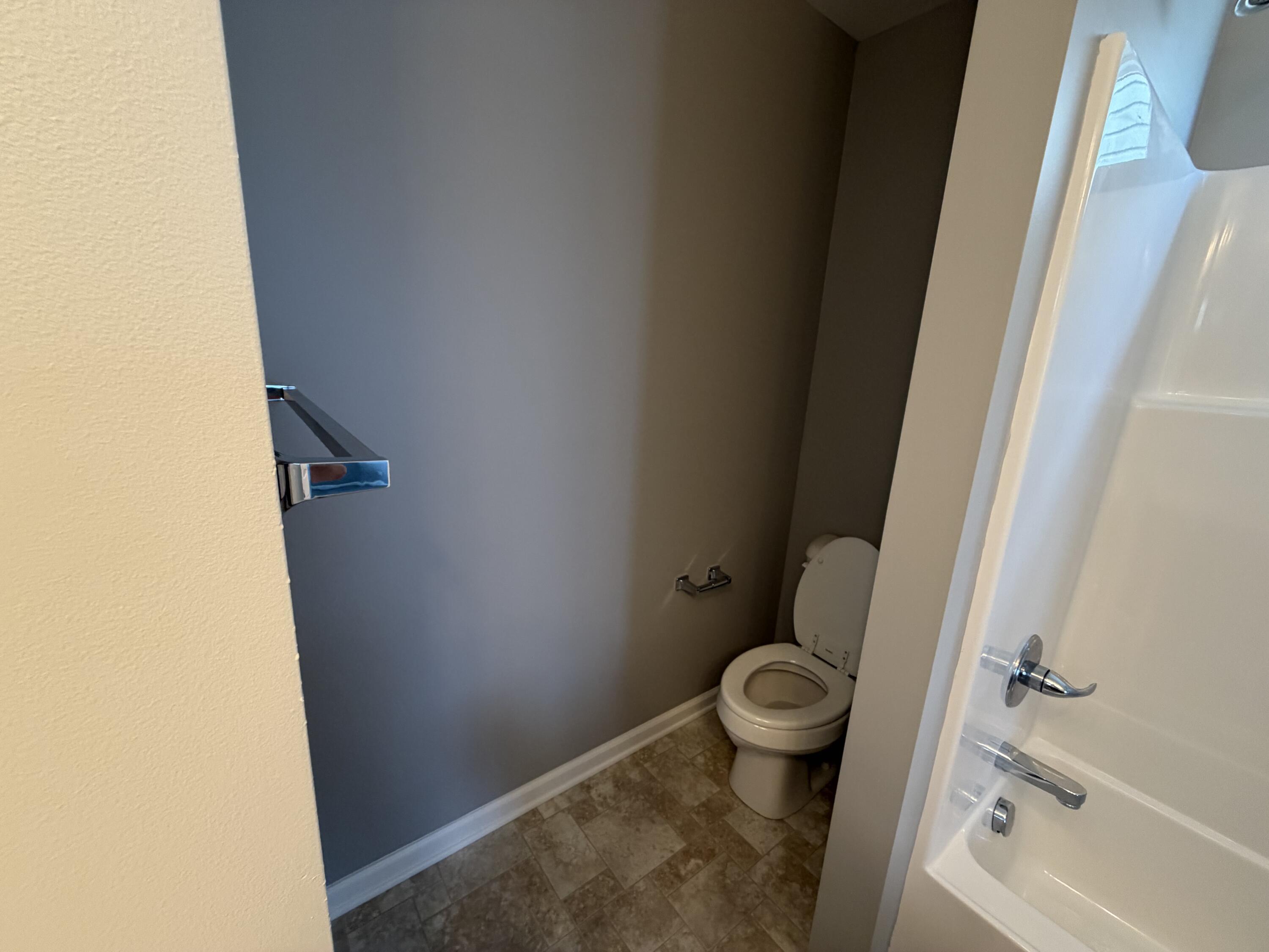 2460b Feathersound Way Property Photo 39