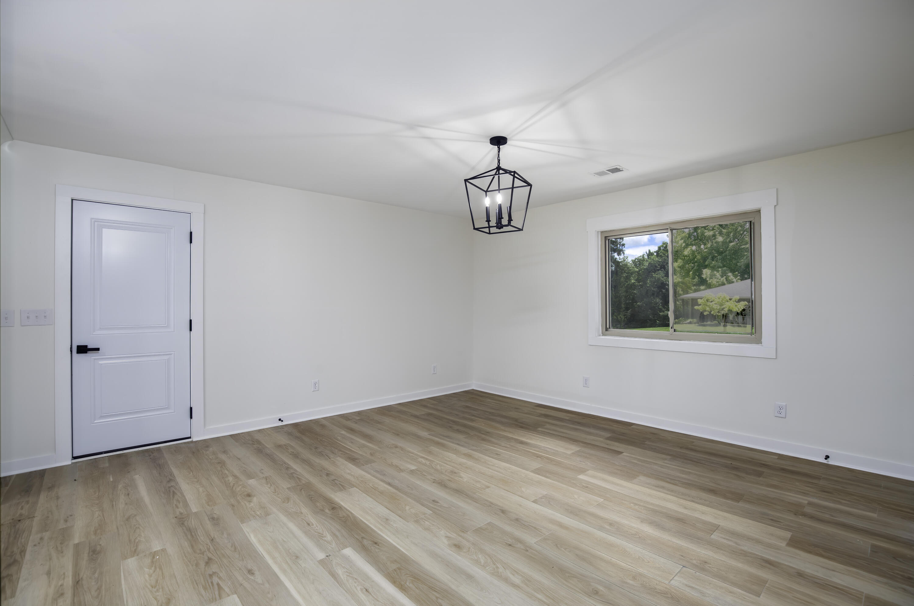 3273 Saxon Drive Property Photo 12