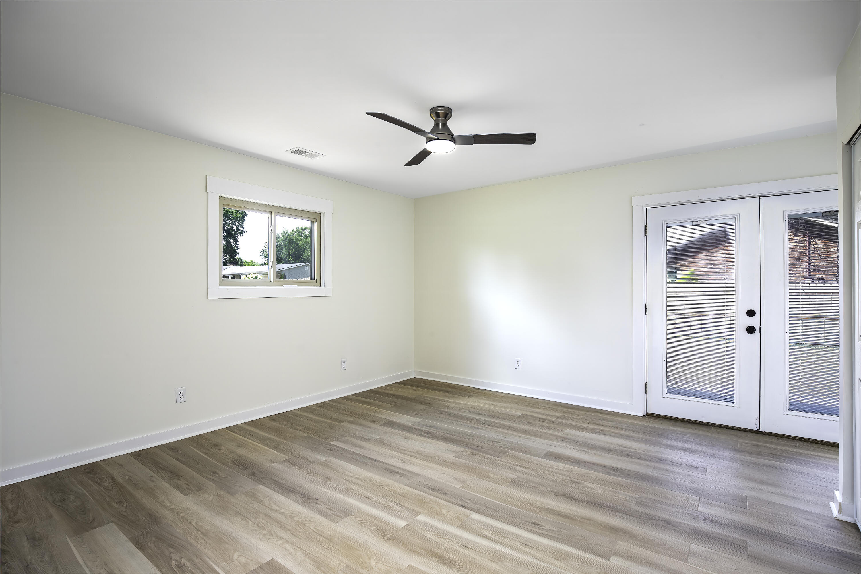 3273 Saxon Drive Property Photo 16
