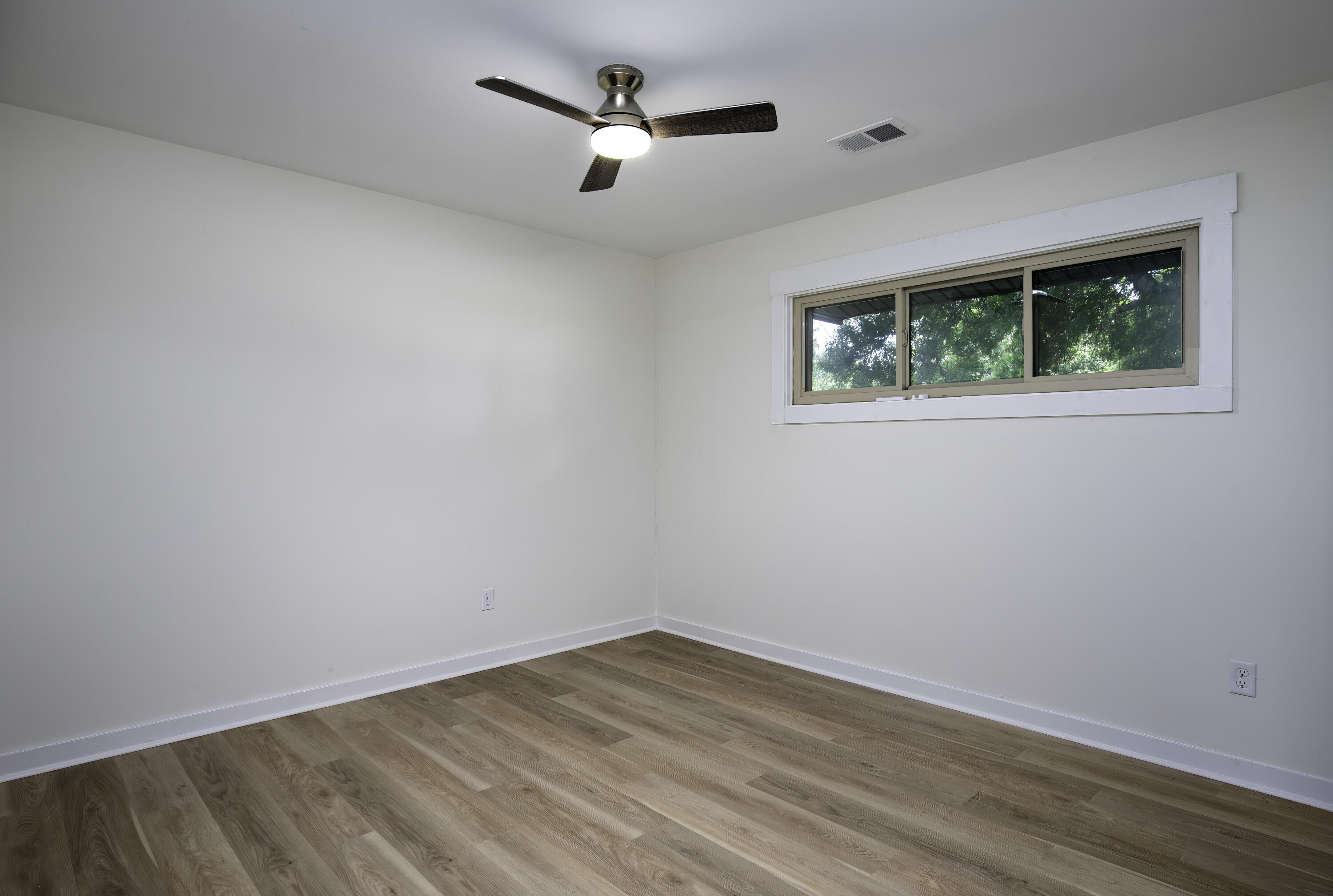 3273 Saxon Drive Property Photo 19