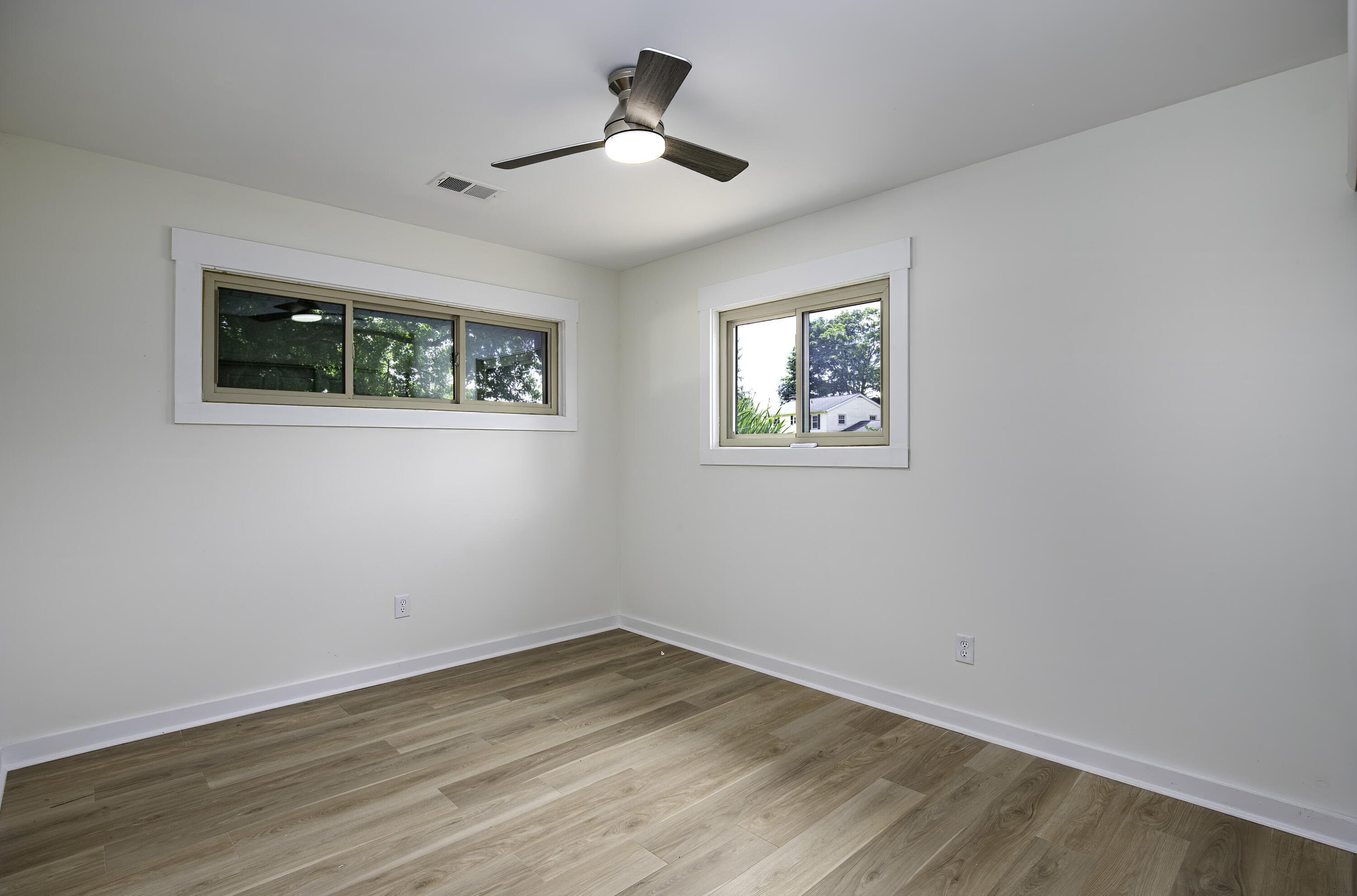 3273 Saxon Drive Property Photo 20