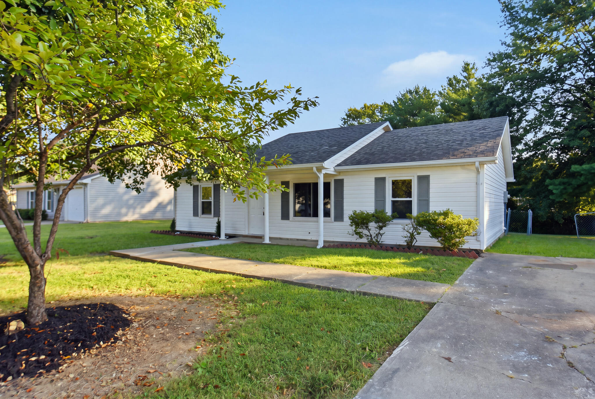 105 Roark Court Property Photo 2