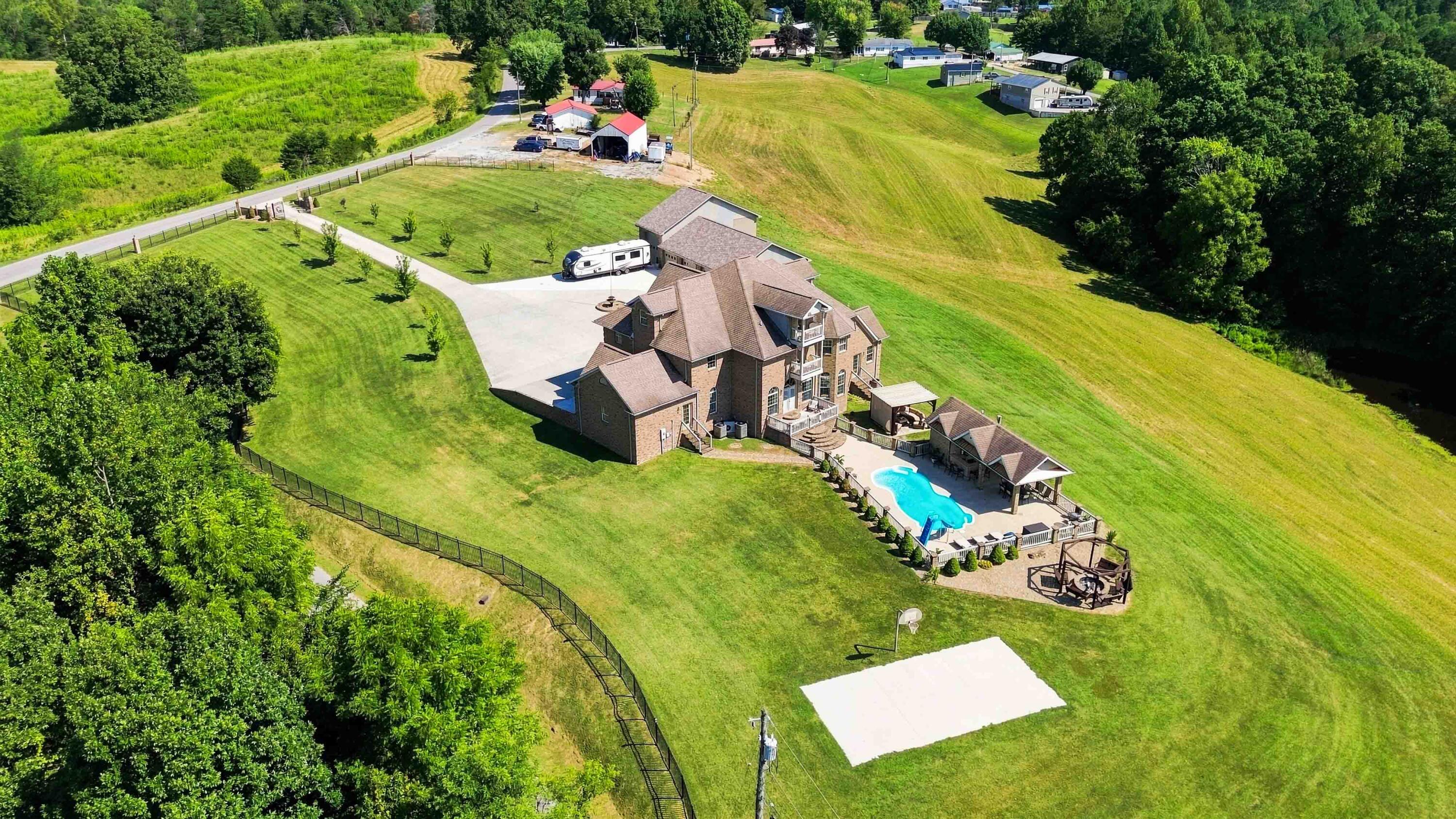 585 Tunnel Ridge Road Property Photo 88