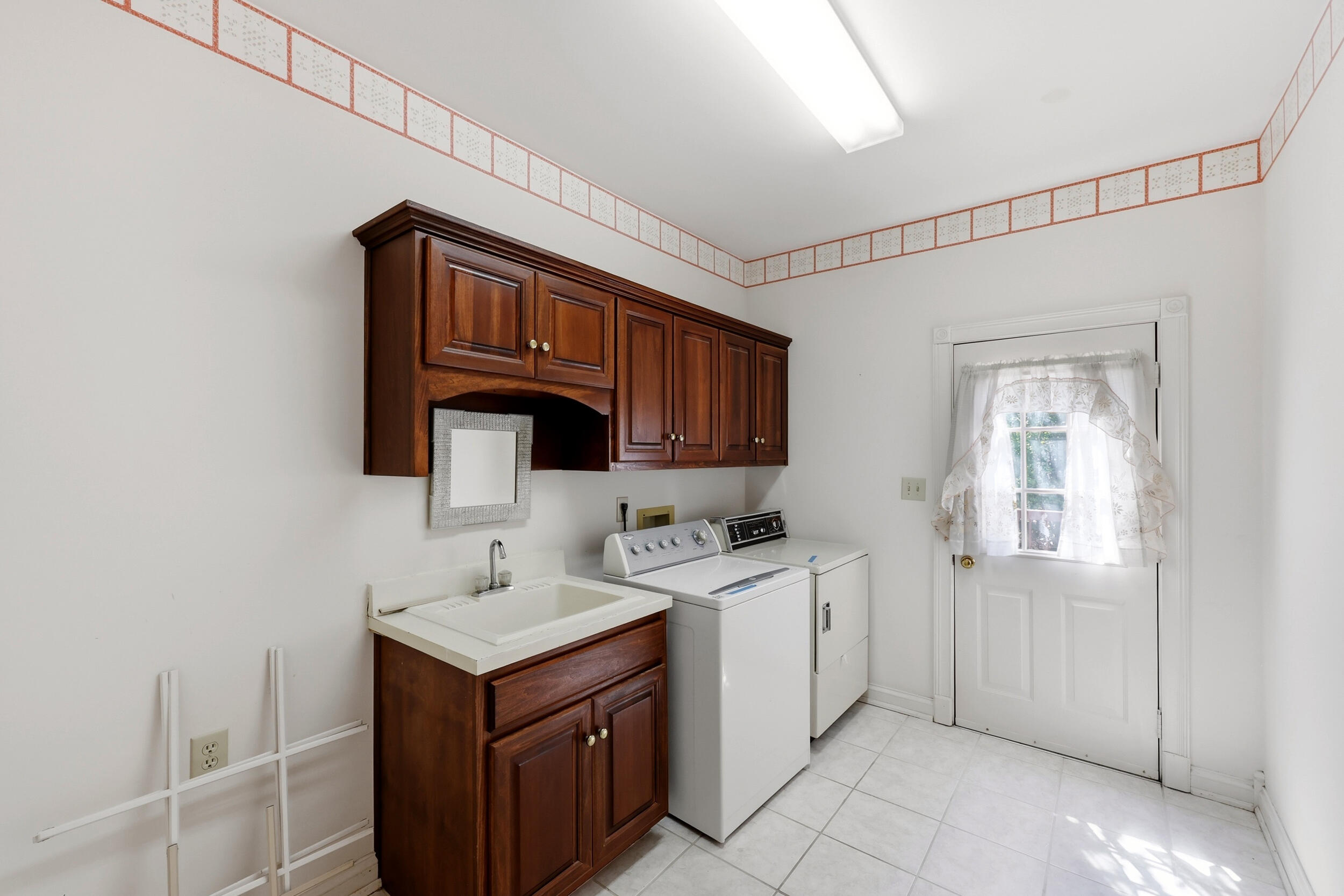 886 Mcmeekin Place Property Photo 22