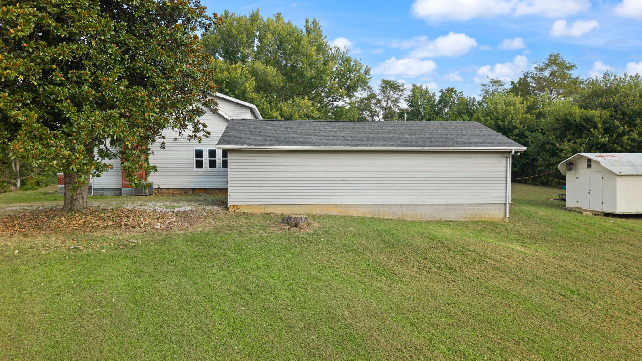 6114 Highway 1546 Property Photo 3