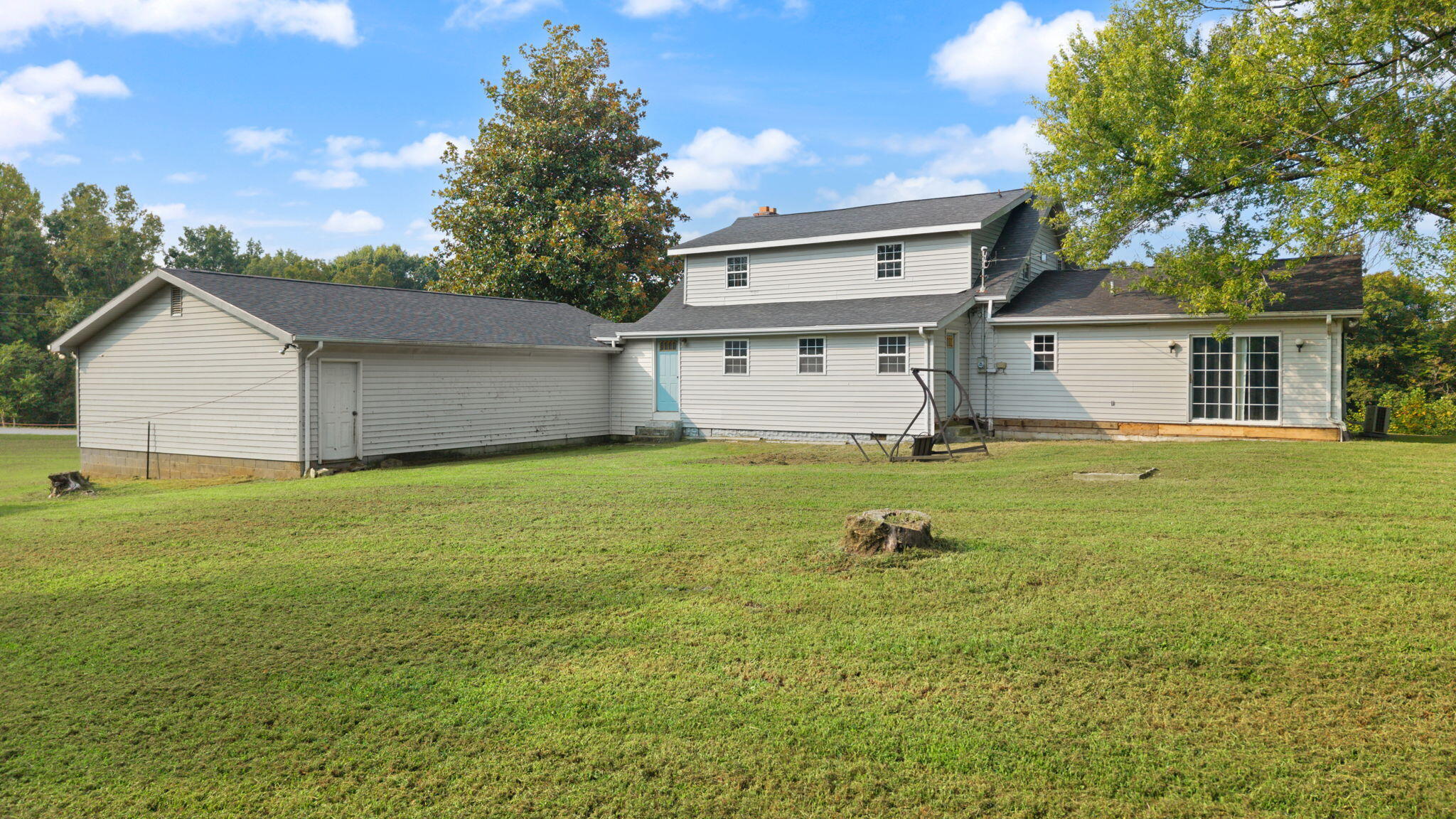 6114 Highway 1546 Property Photo 5