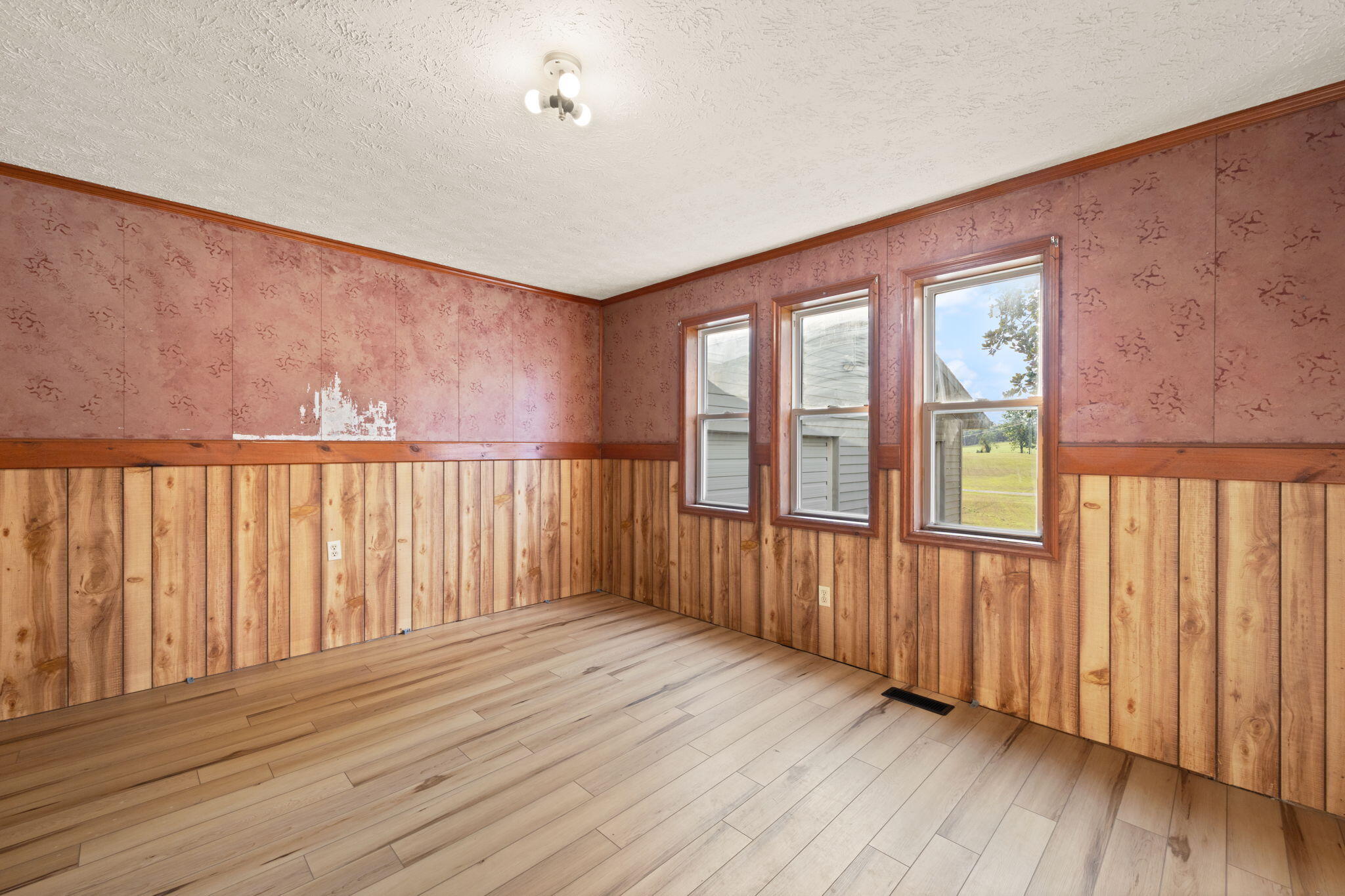 6114 Highway 1546 Property Photo 18
