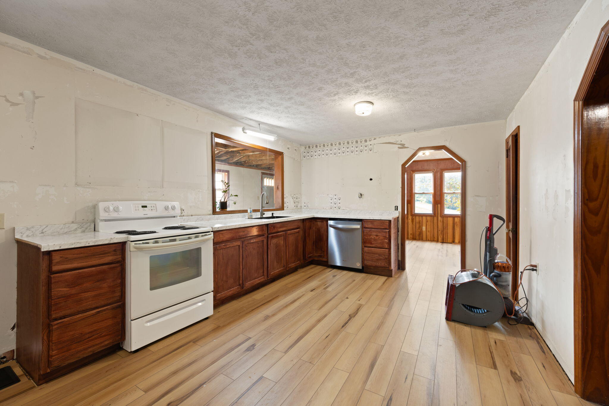 6114 Highway 1546 Property Photo 23
