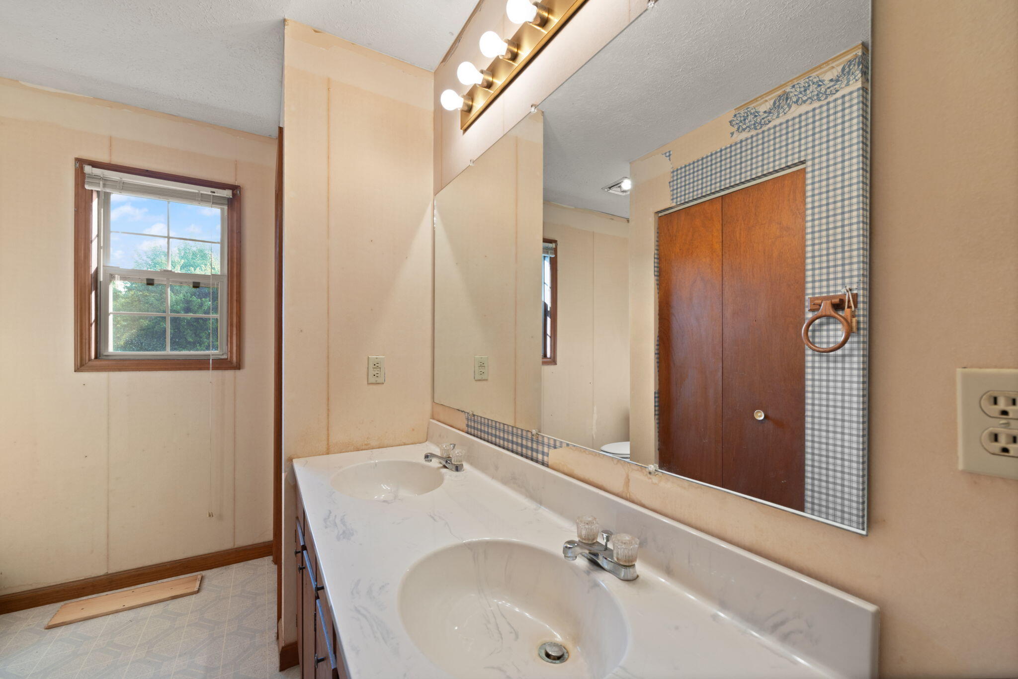 6114 Highway 1546 Property Photo 31