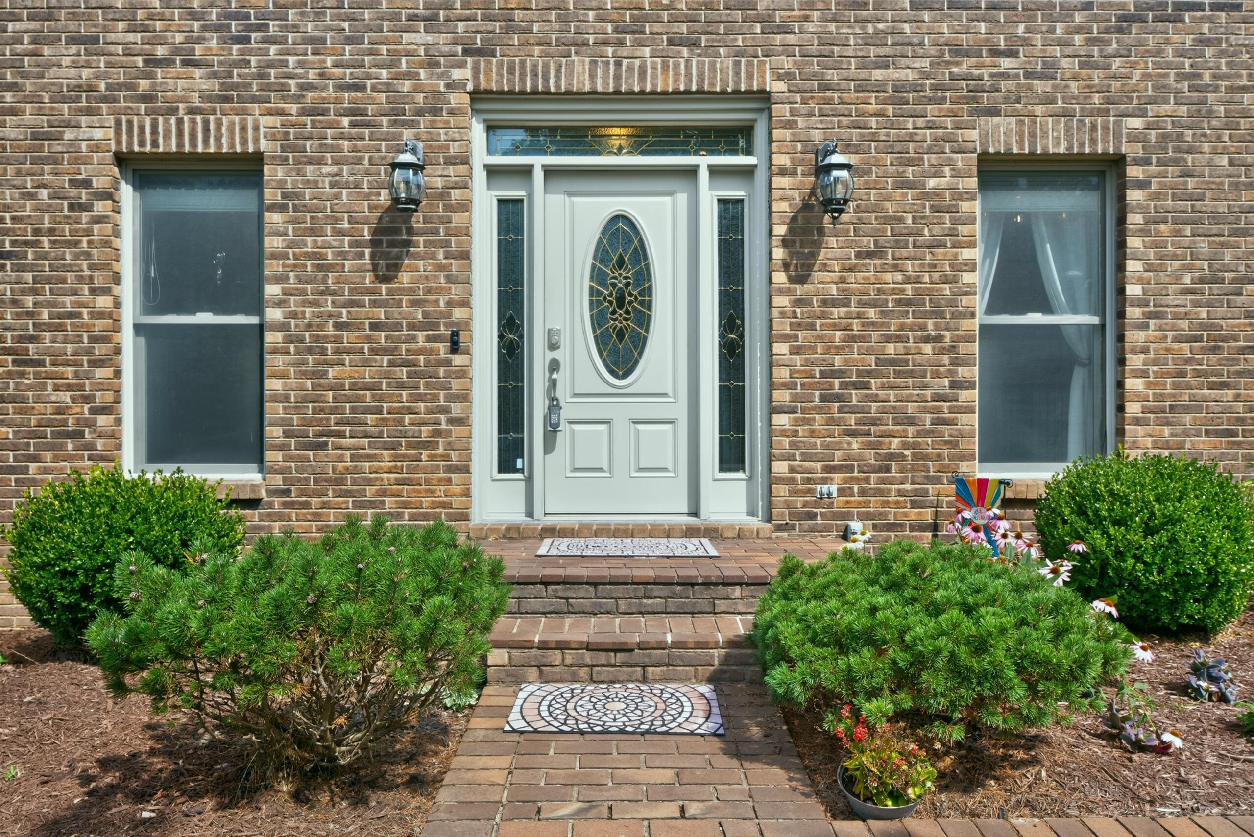 717 Maple Ridge Lane Property Photo 4