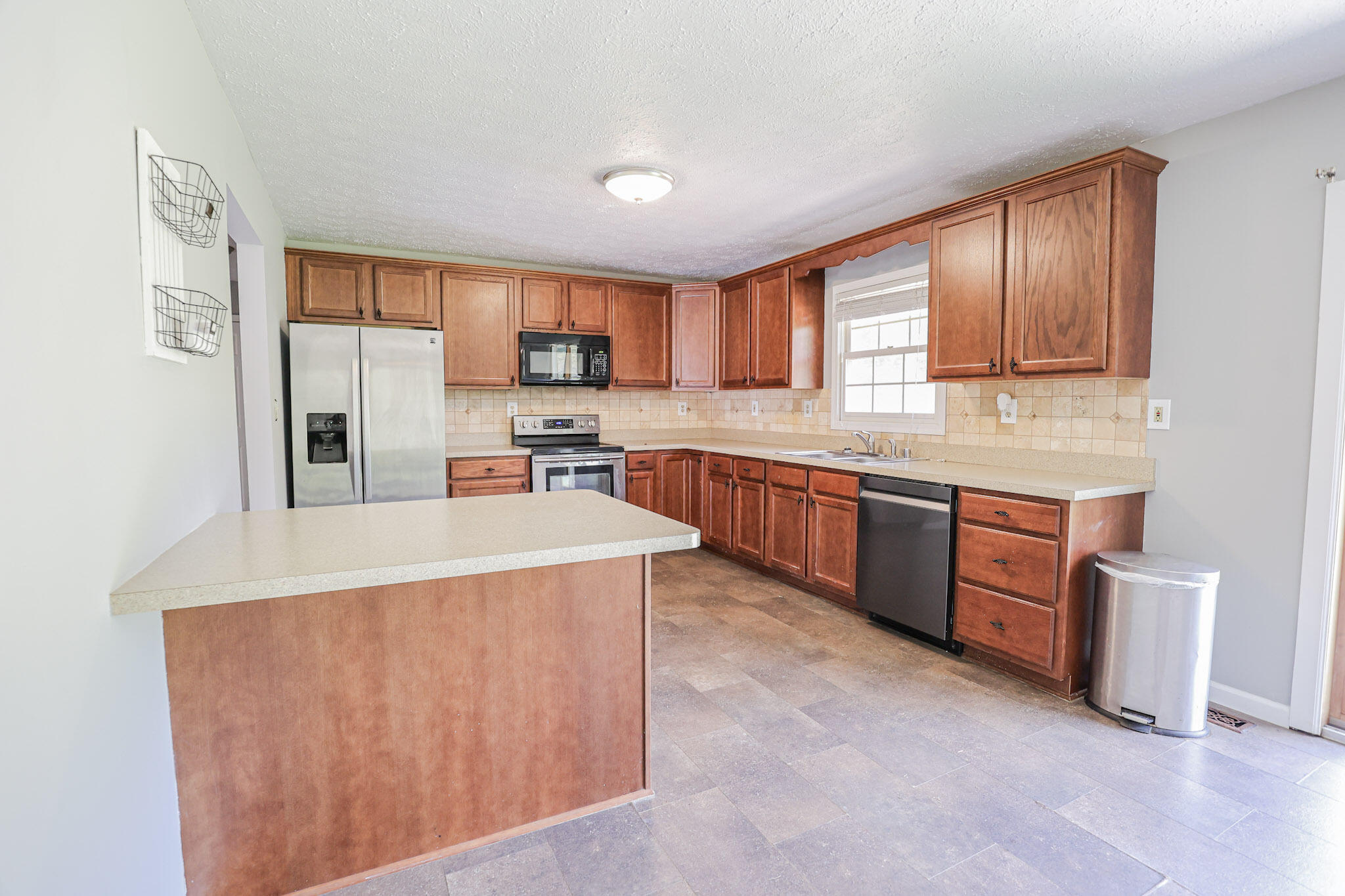 6415 Waid Circle Property Photo 14