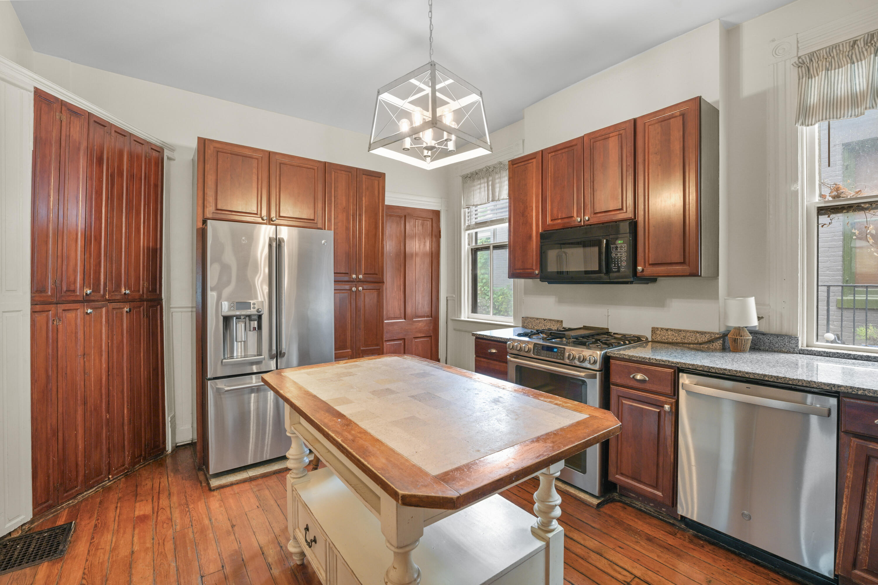 356 Madison Place Property Photo 11