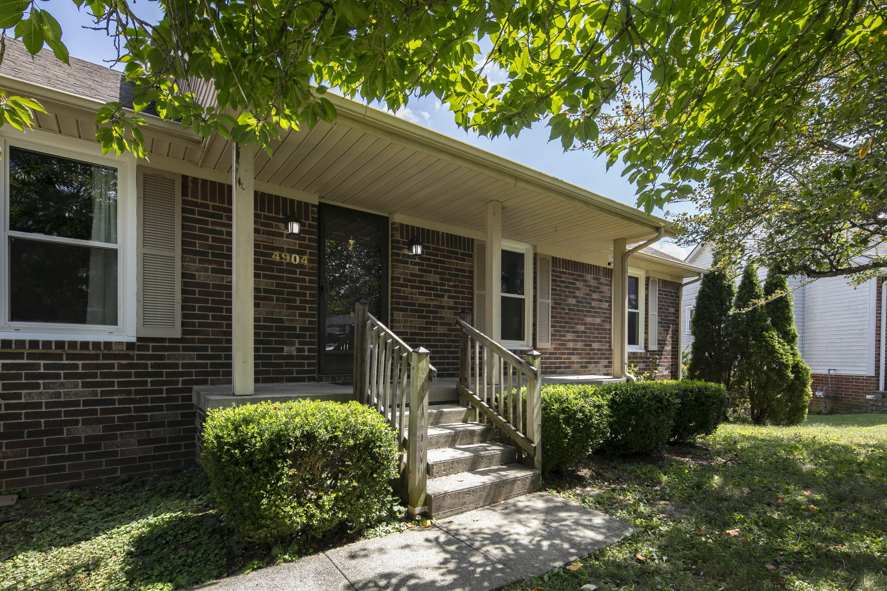 4904 Denmoor Court Property Photo 3