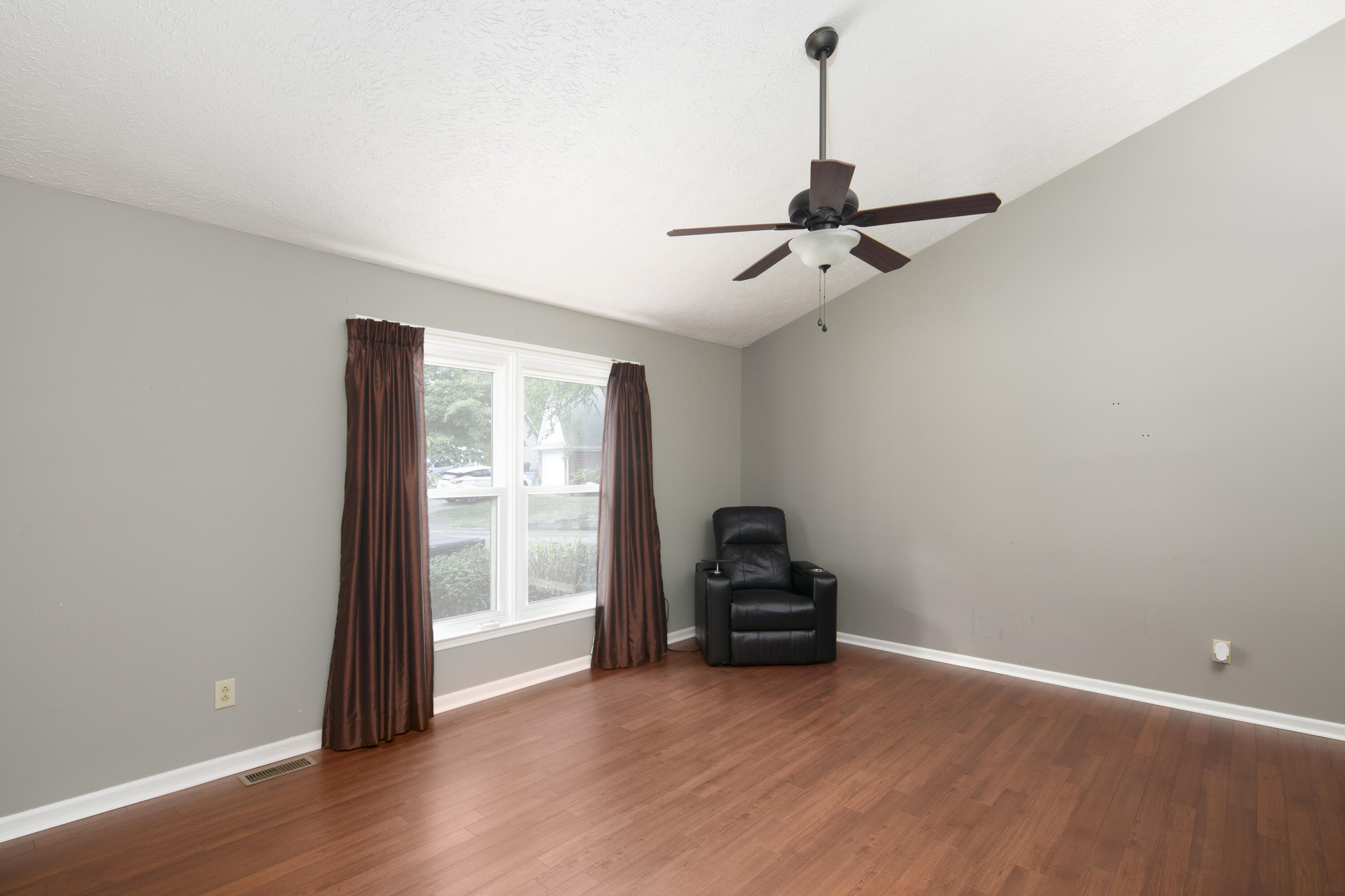 4904 Denmoor Court Property Photo 6