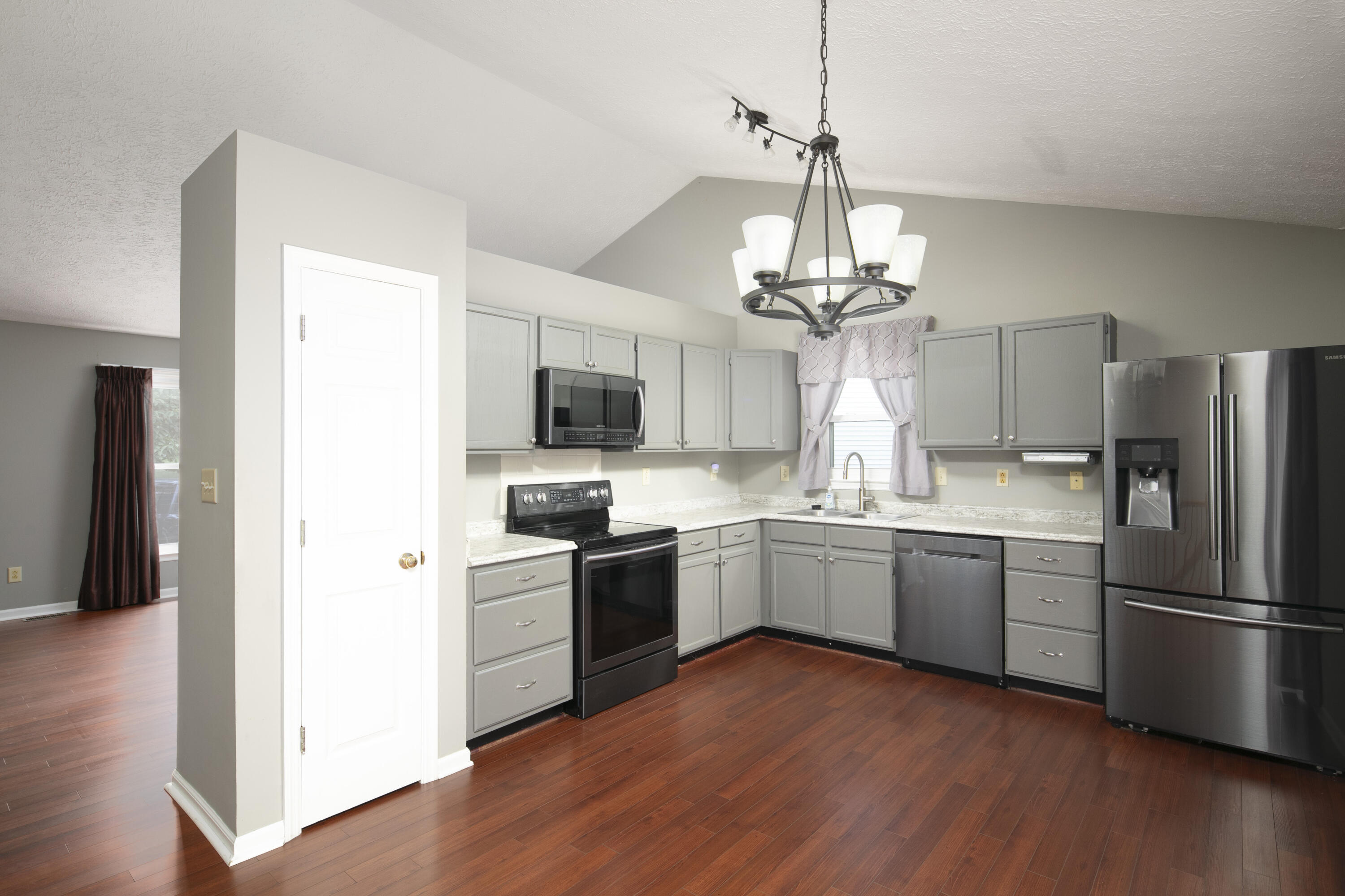 4904 Denmoor Court Property Photo 7