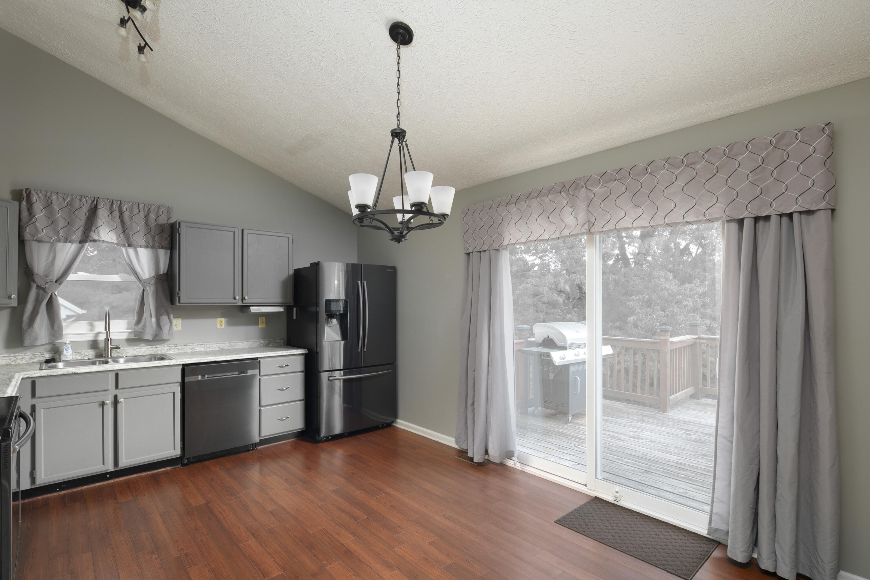 4904 Denmoor Court Property Photo 8