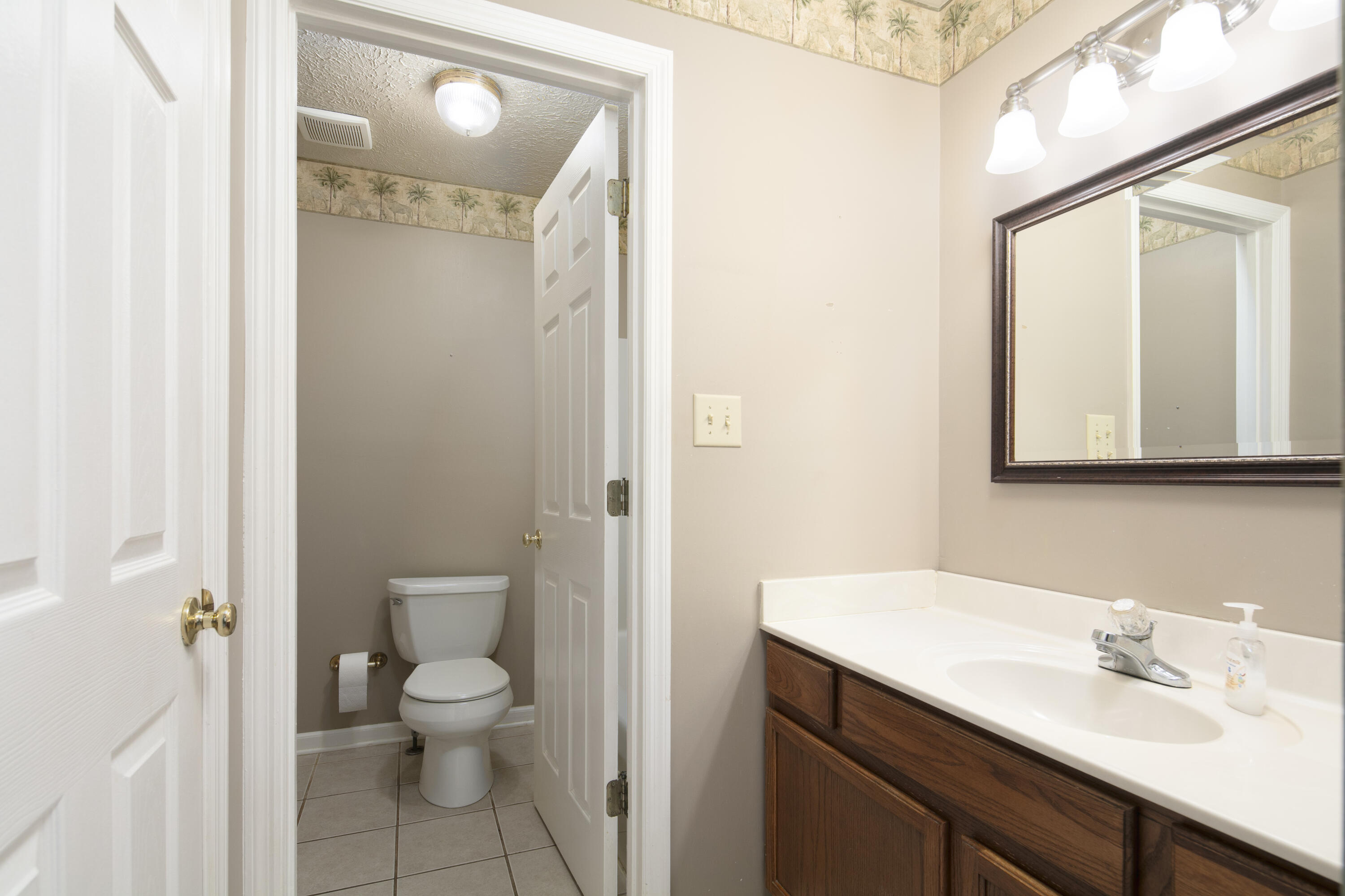 4904 Denmoor Court Property Photo 12