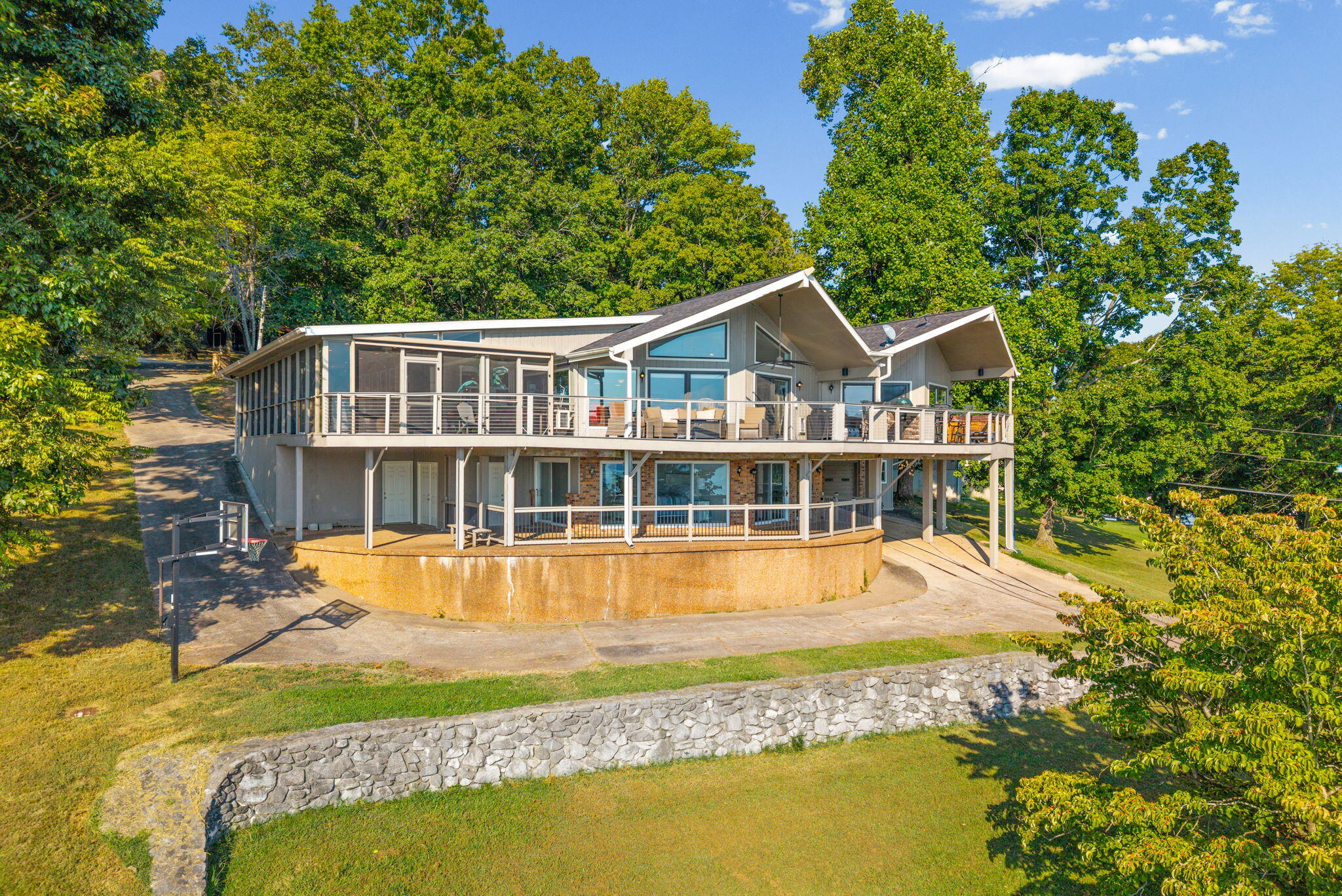 285 Bayview Drive Property Photo 2