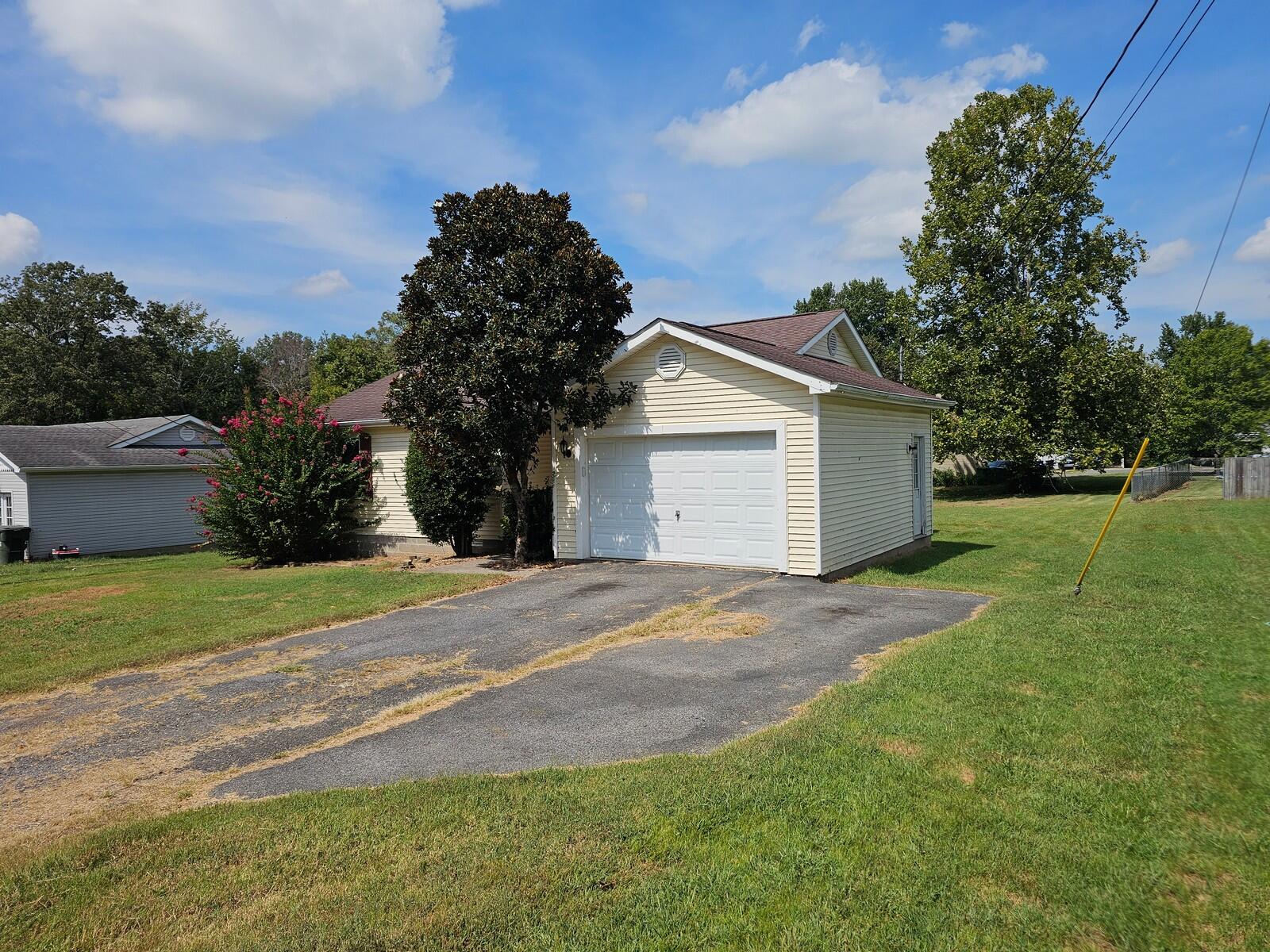 6115 Majestic Oak Drive Property Photo 2