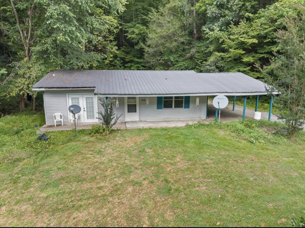 6026 6026 State Highway 221 Property Photo 9
