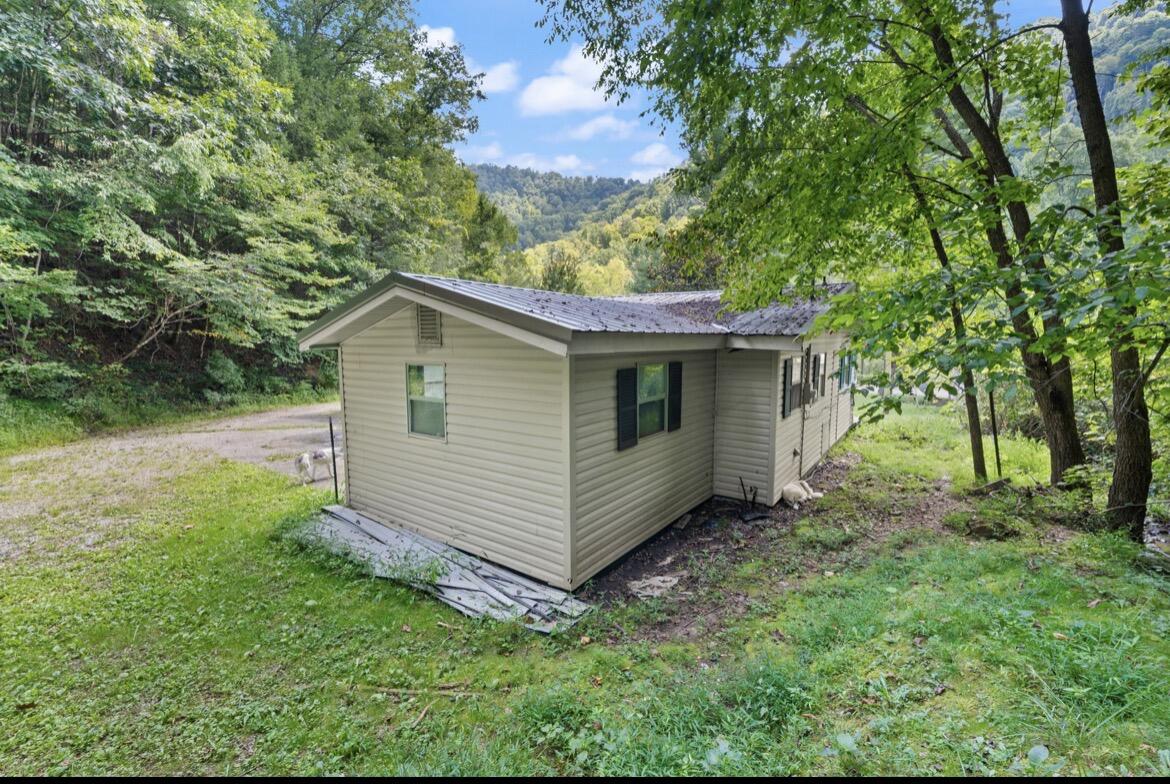 6026 6026 State Highway 221 Property Photo 15