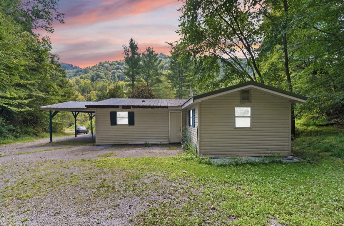 6026 6026 State Highway 221 Property Photo 16