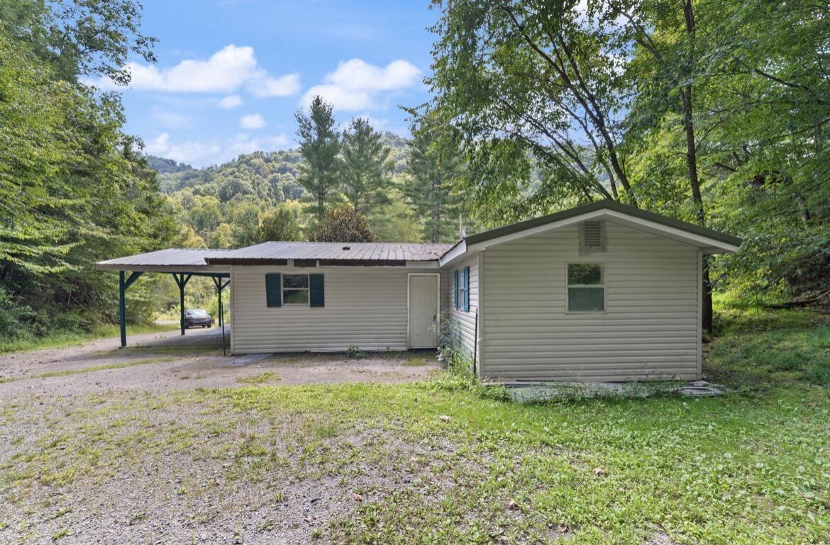 6026 6026 State Highway 221 Property Photo 17