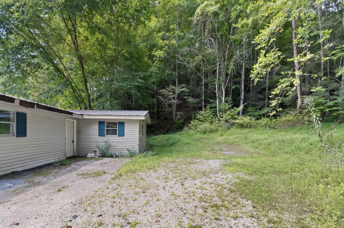 6026 6026 State Highway 221 Property Photo 18
