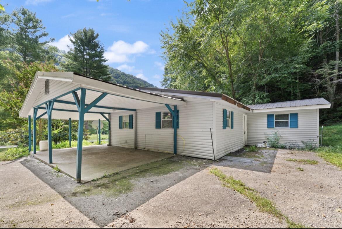 6026 6026 State Highway 221 Property Photo 19
