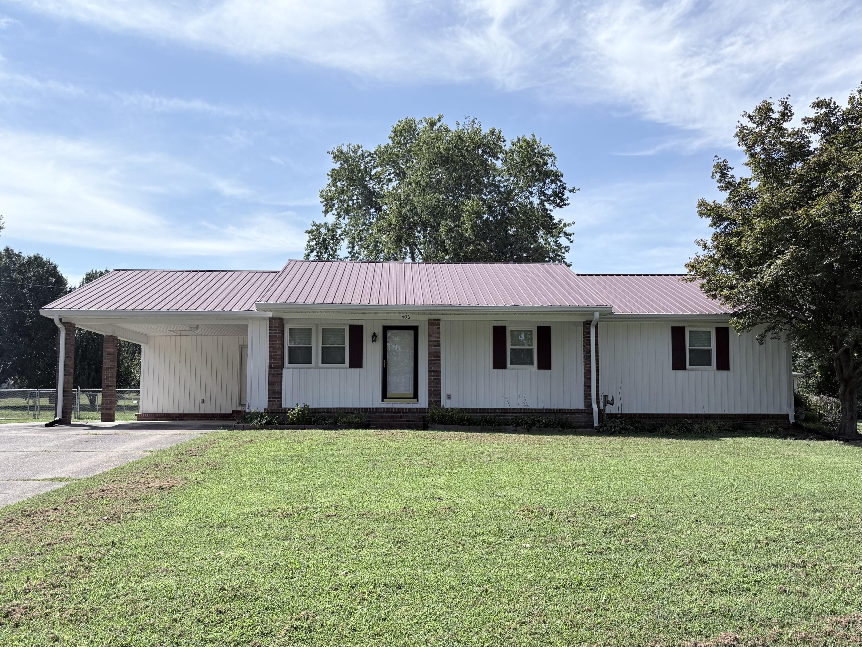 406 Linden Drive Property Photo 2