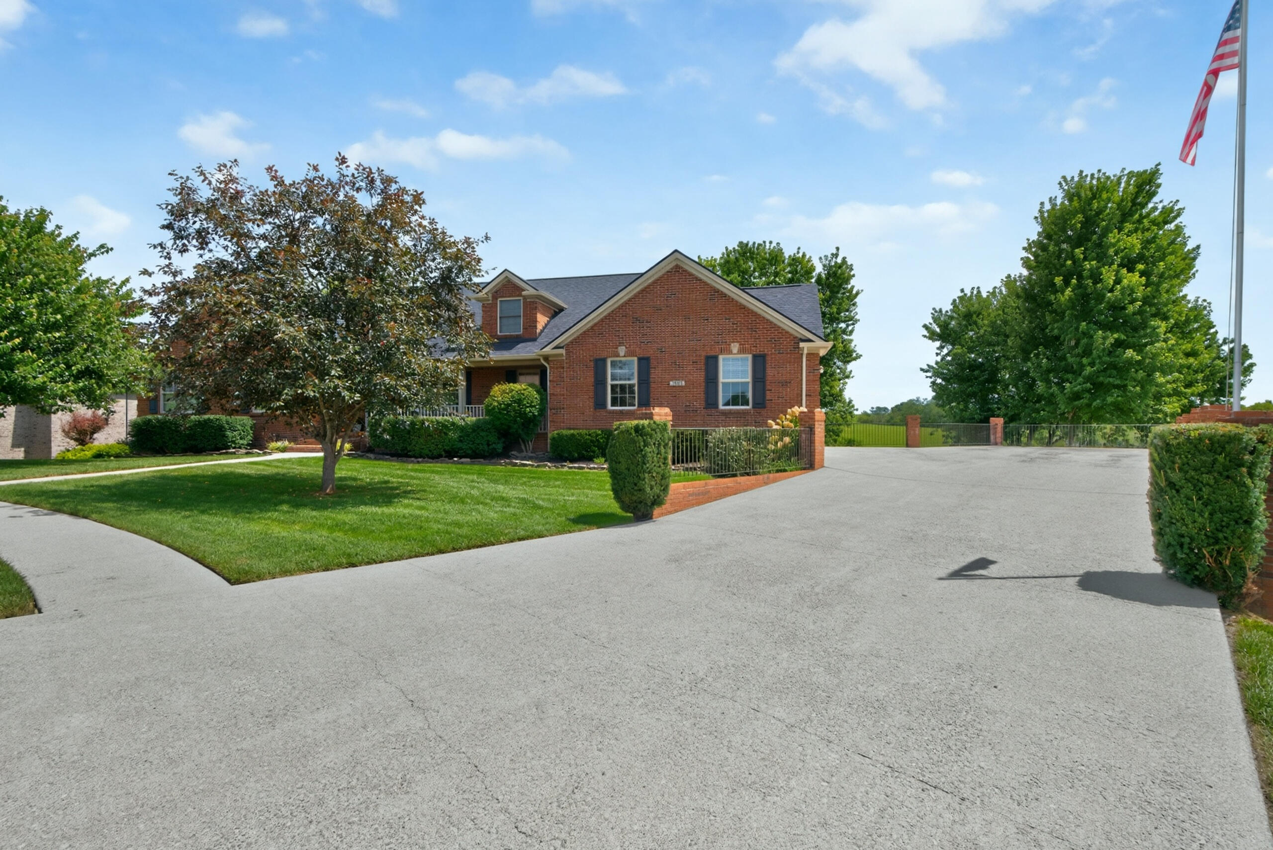 2051 Moss Creek Court Property Photo 3