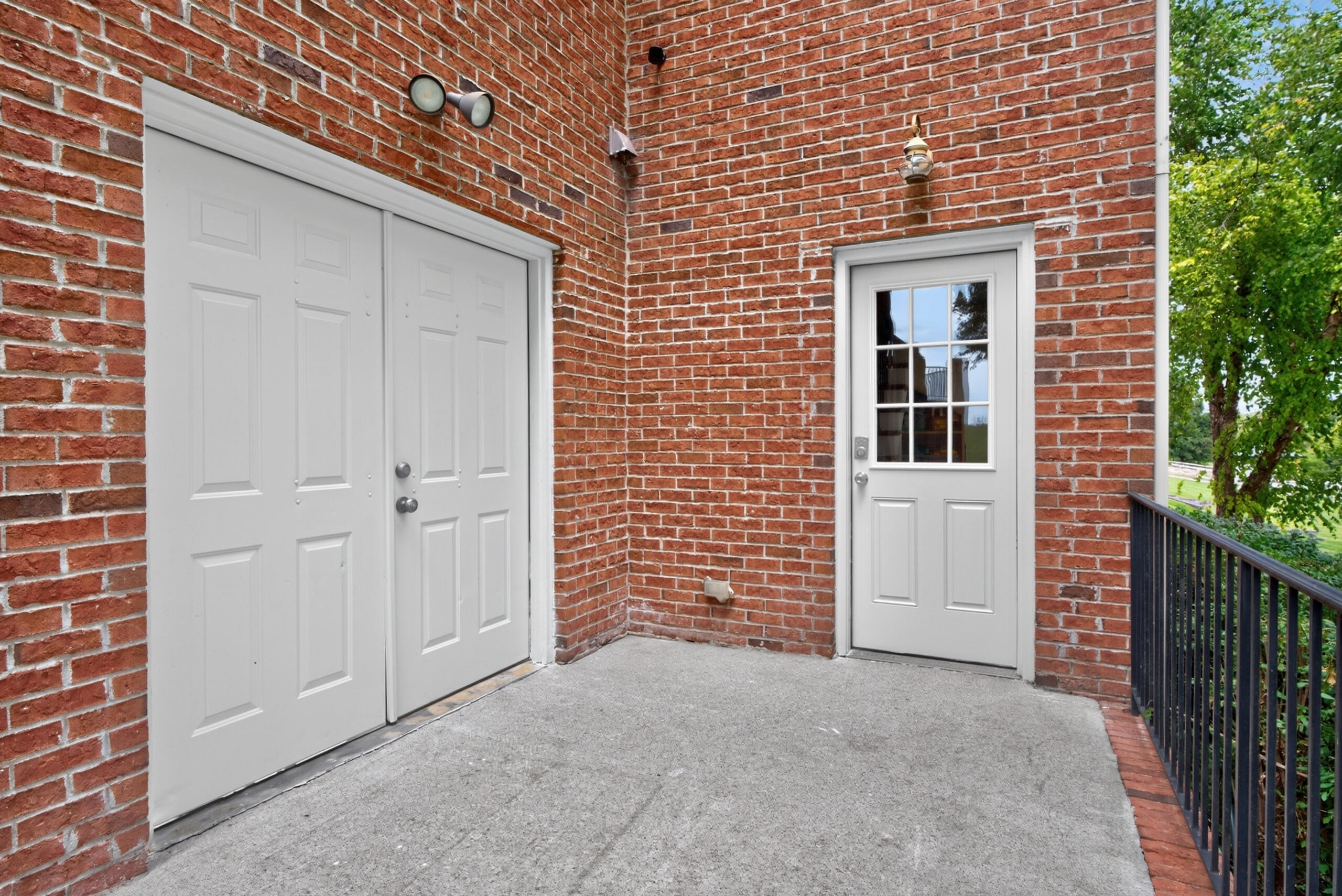 2051 Moss Creek Court Property Photo 48