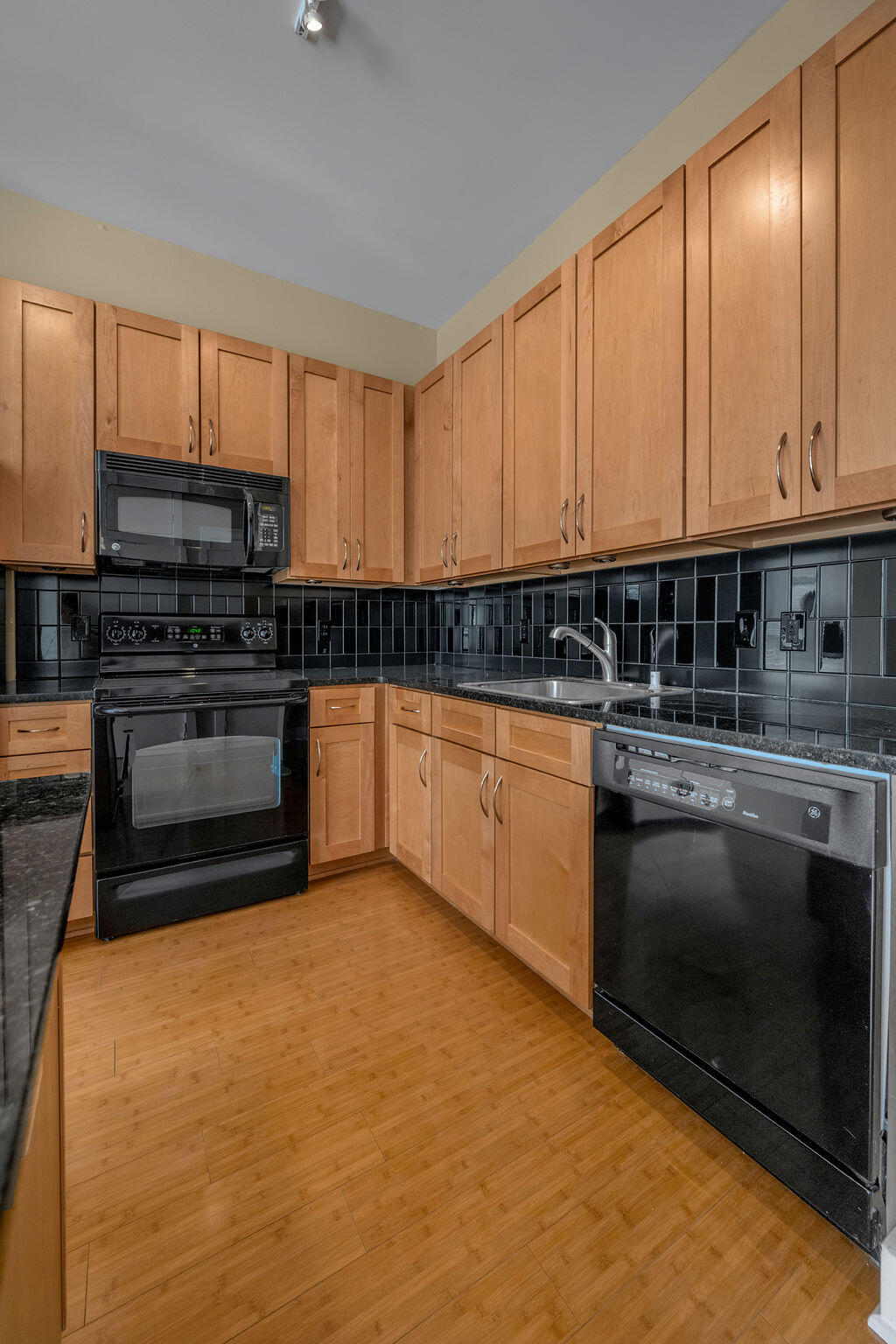 535 S Upper Street 327 Property Photo 14