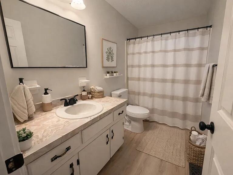 134-136 E Cheryl Lane Property Photo 3