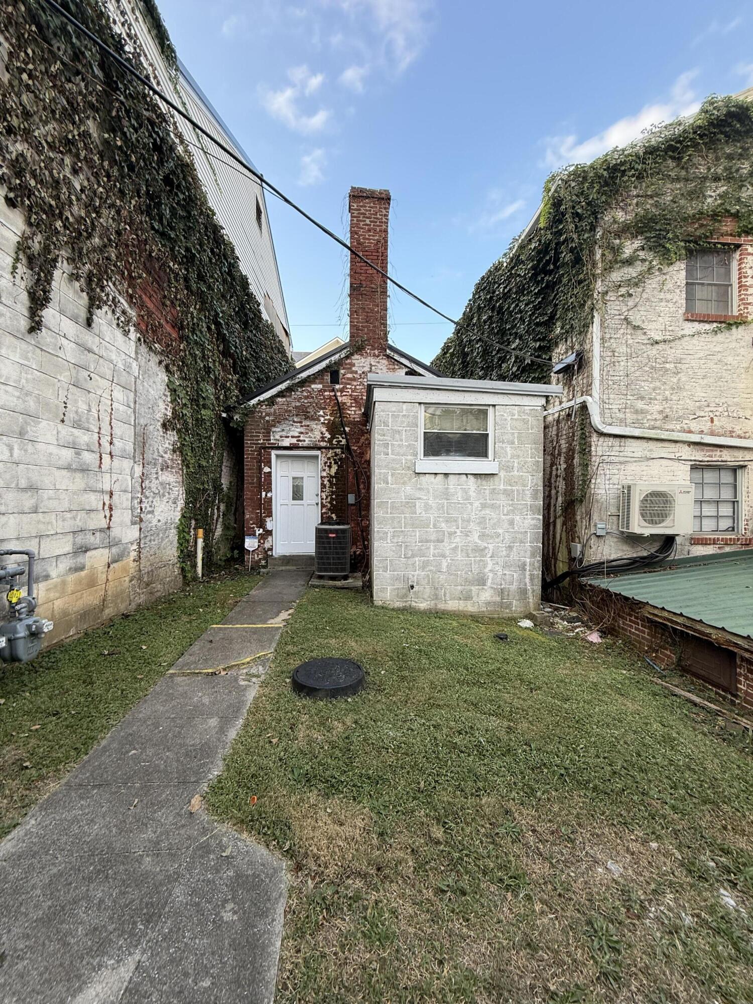 121 Short Street Property Photo 9