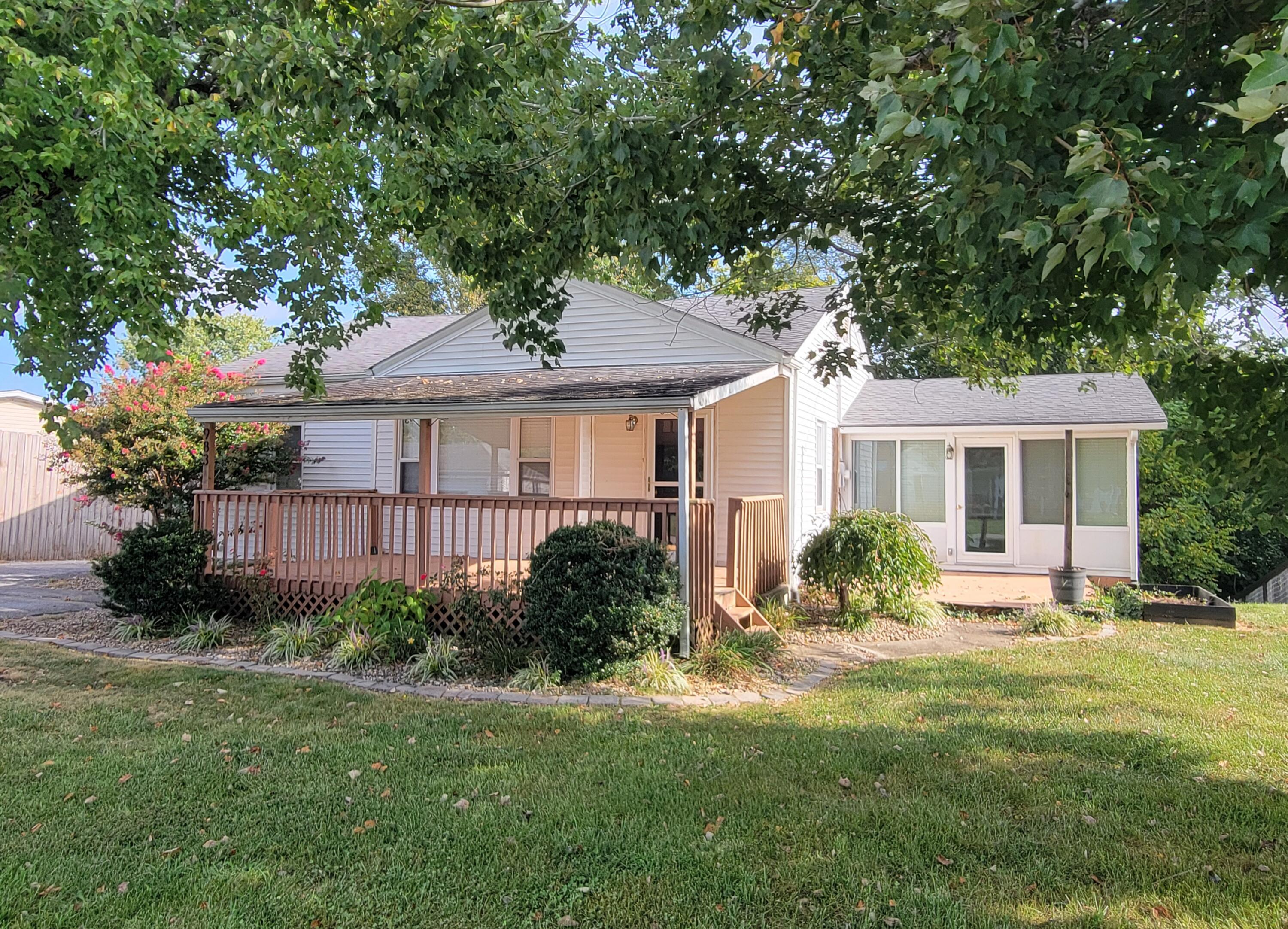 983 Spencer Road Property Photo 3