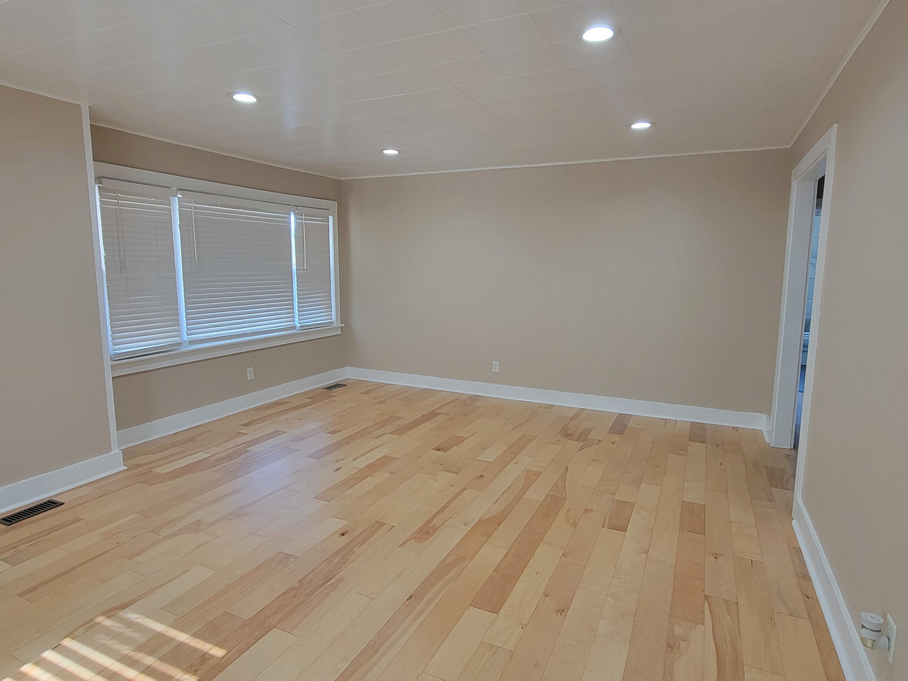 983 Spencer Road Property Photo 7
