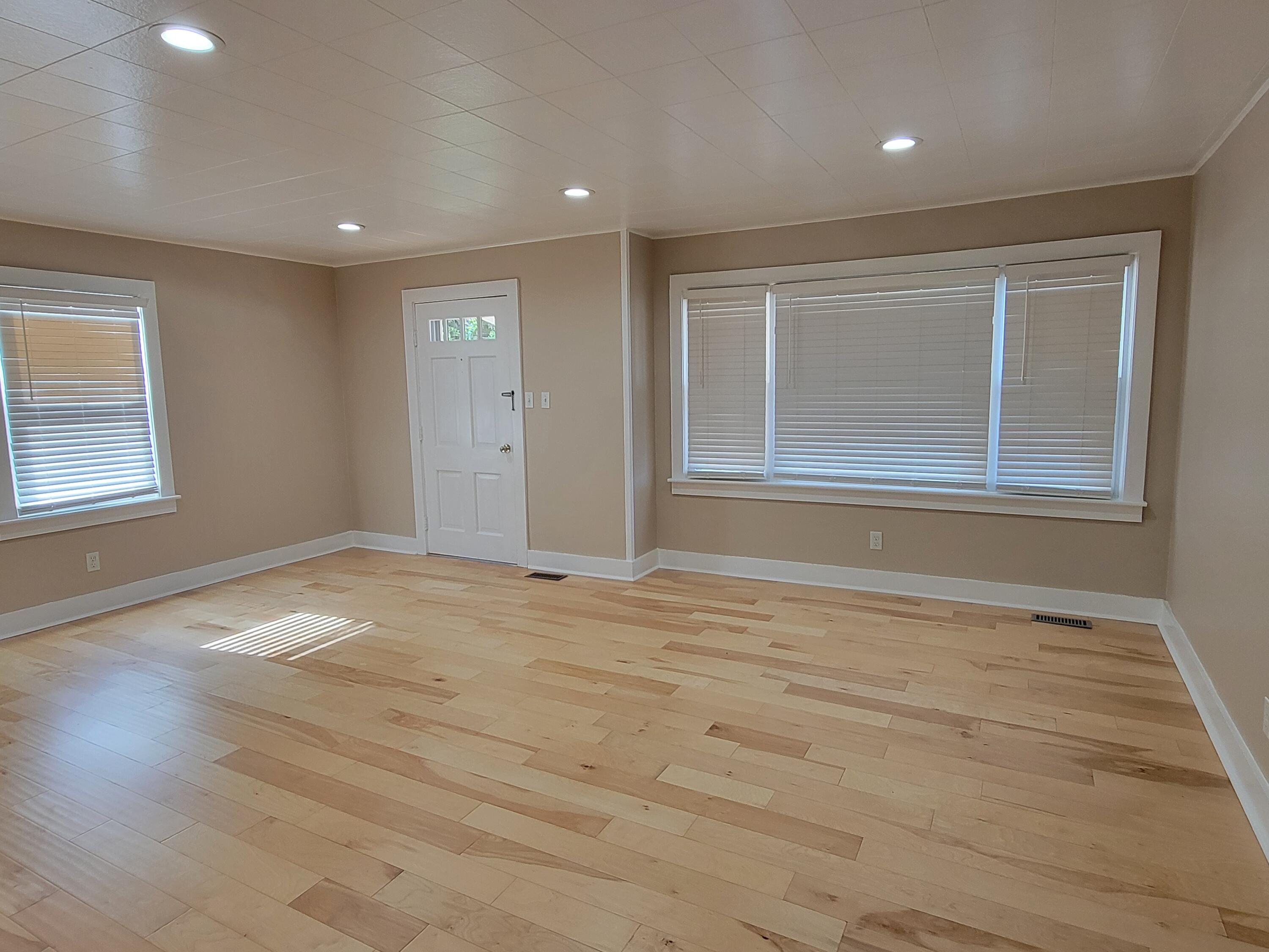 983 Spencer Road Property Photo 8