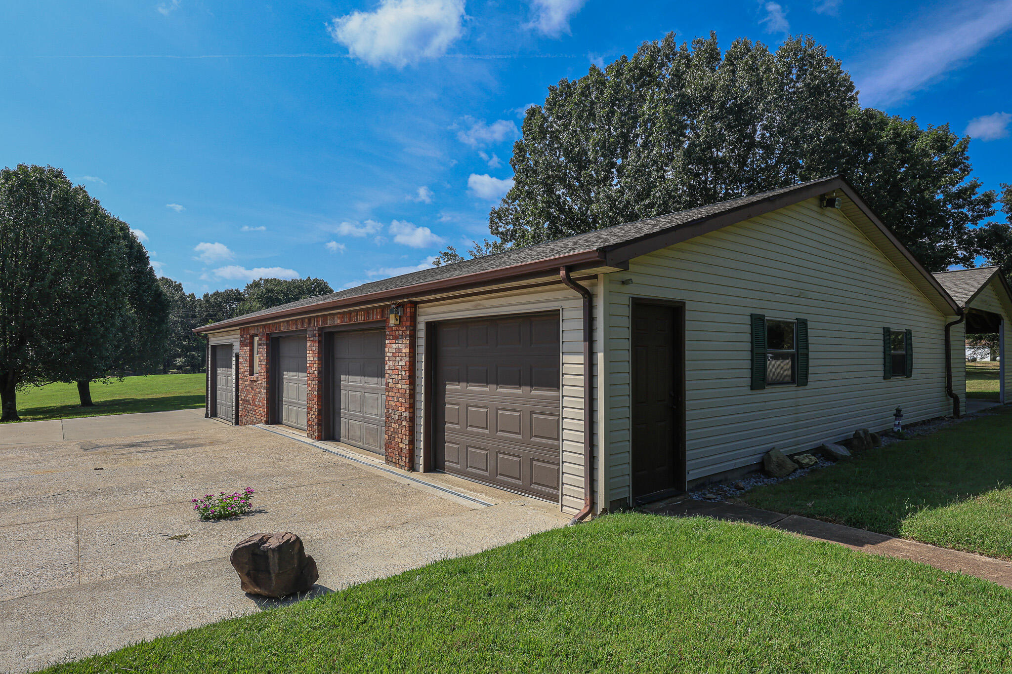390 Windy Hills Circle Property Photo 10
