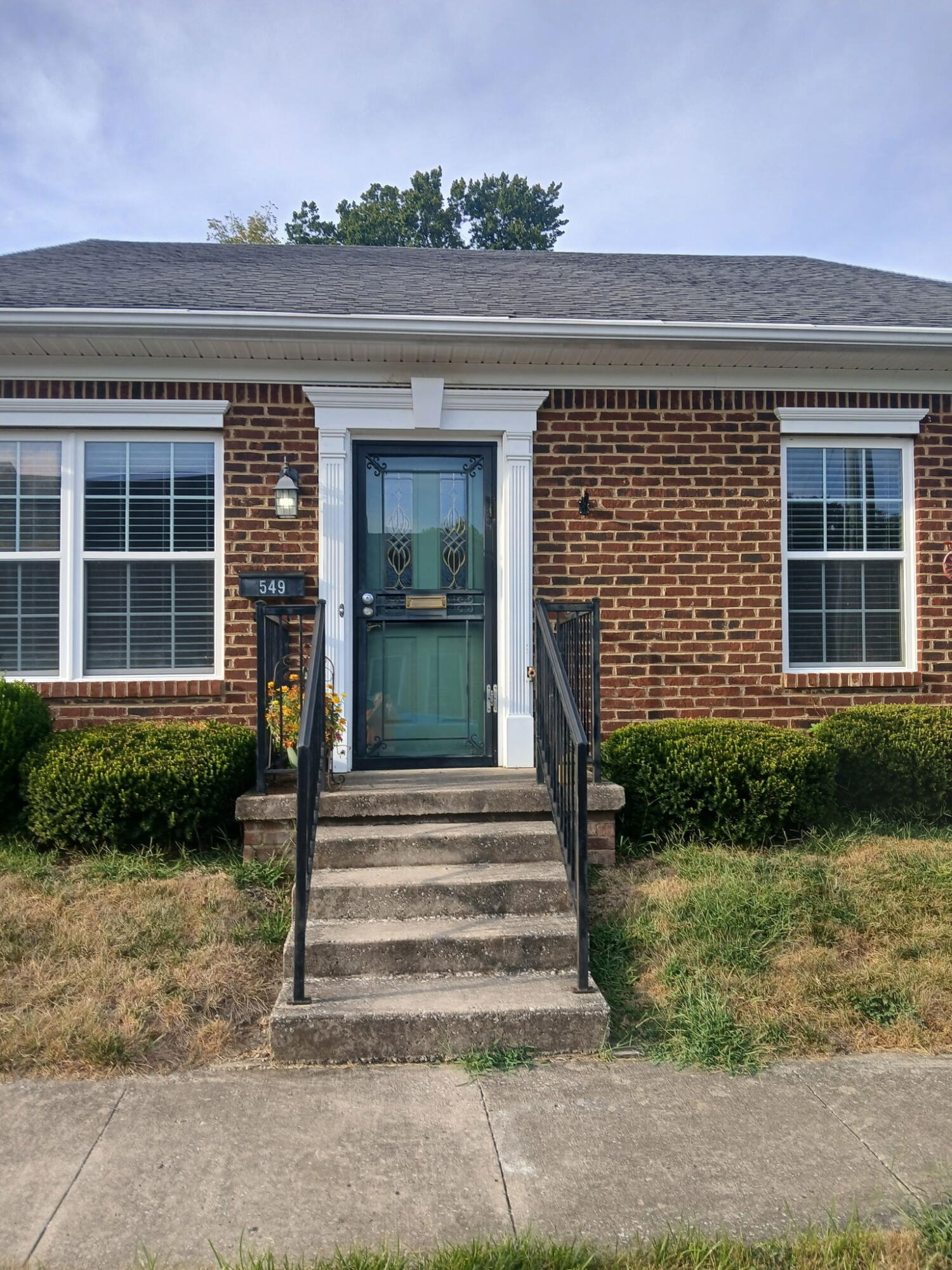 549 E Walnut Street Property Photo 1