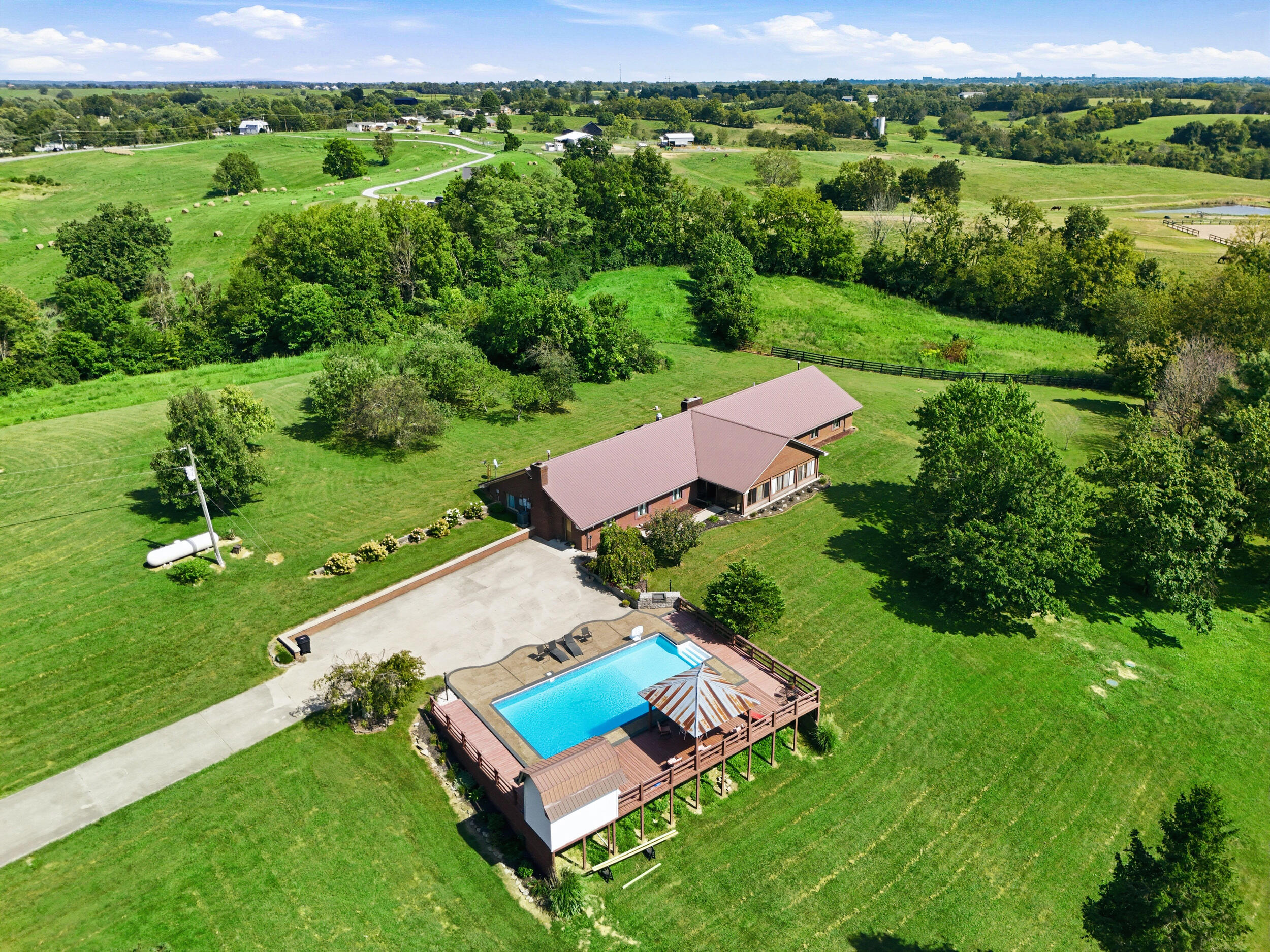 1070 Jacks Creek Road Property Photo 3