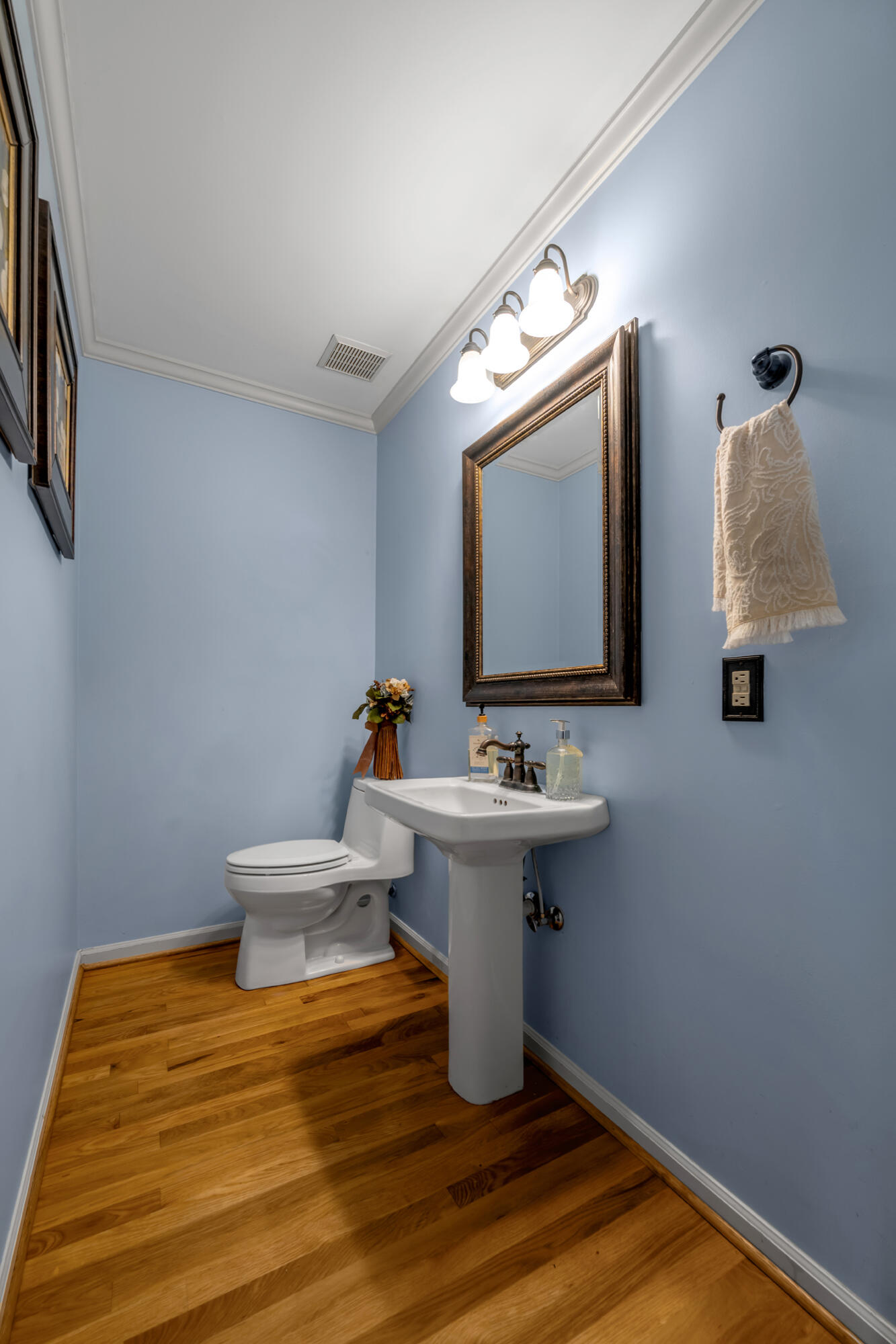 4560 Clubhouse Drive Property Photo 11