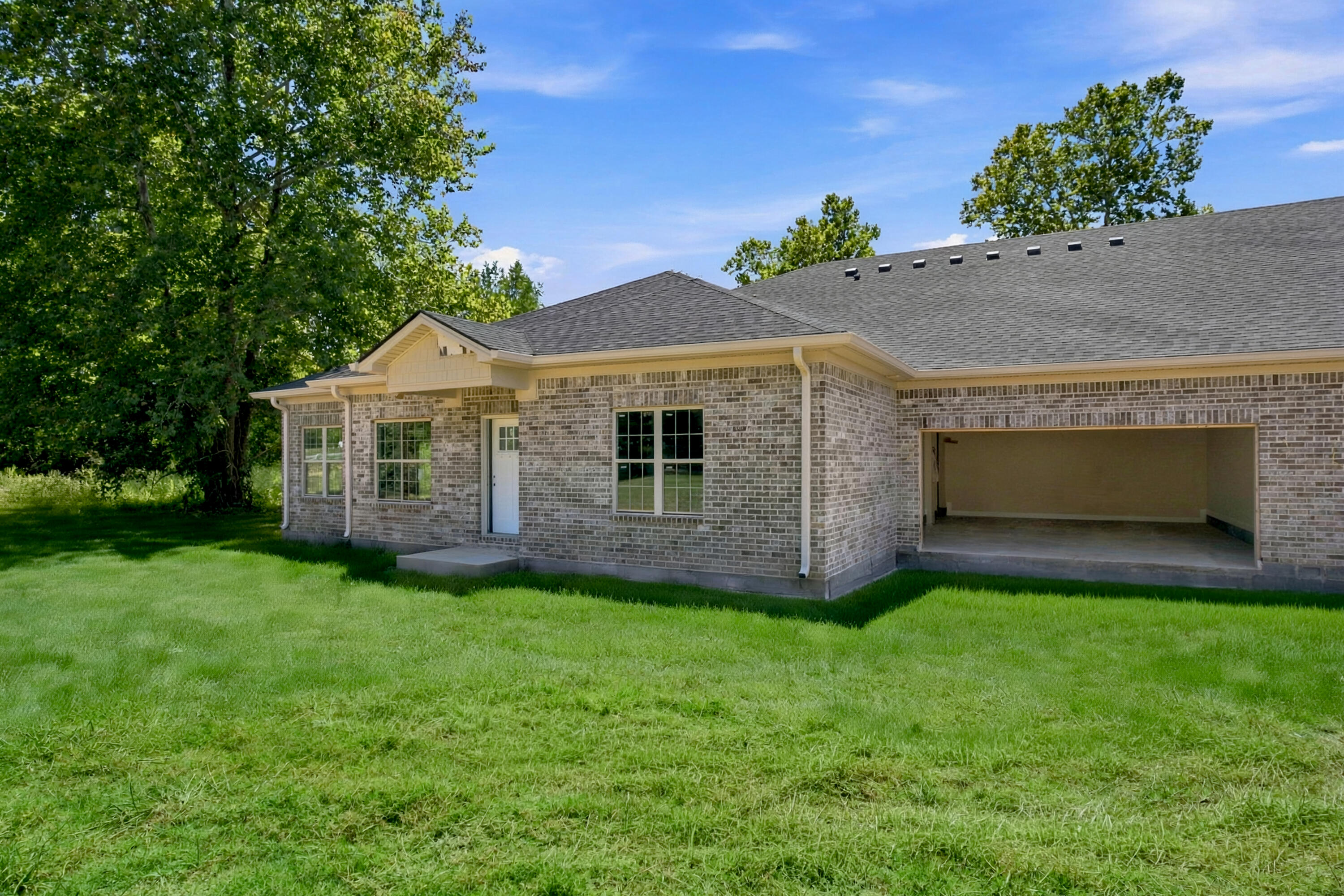 109 Arbor Court Property Photo 5