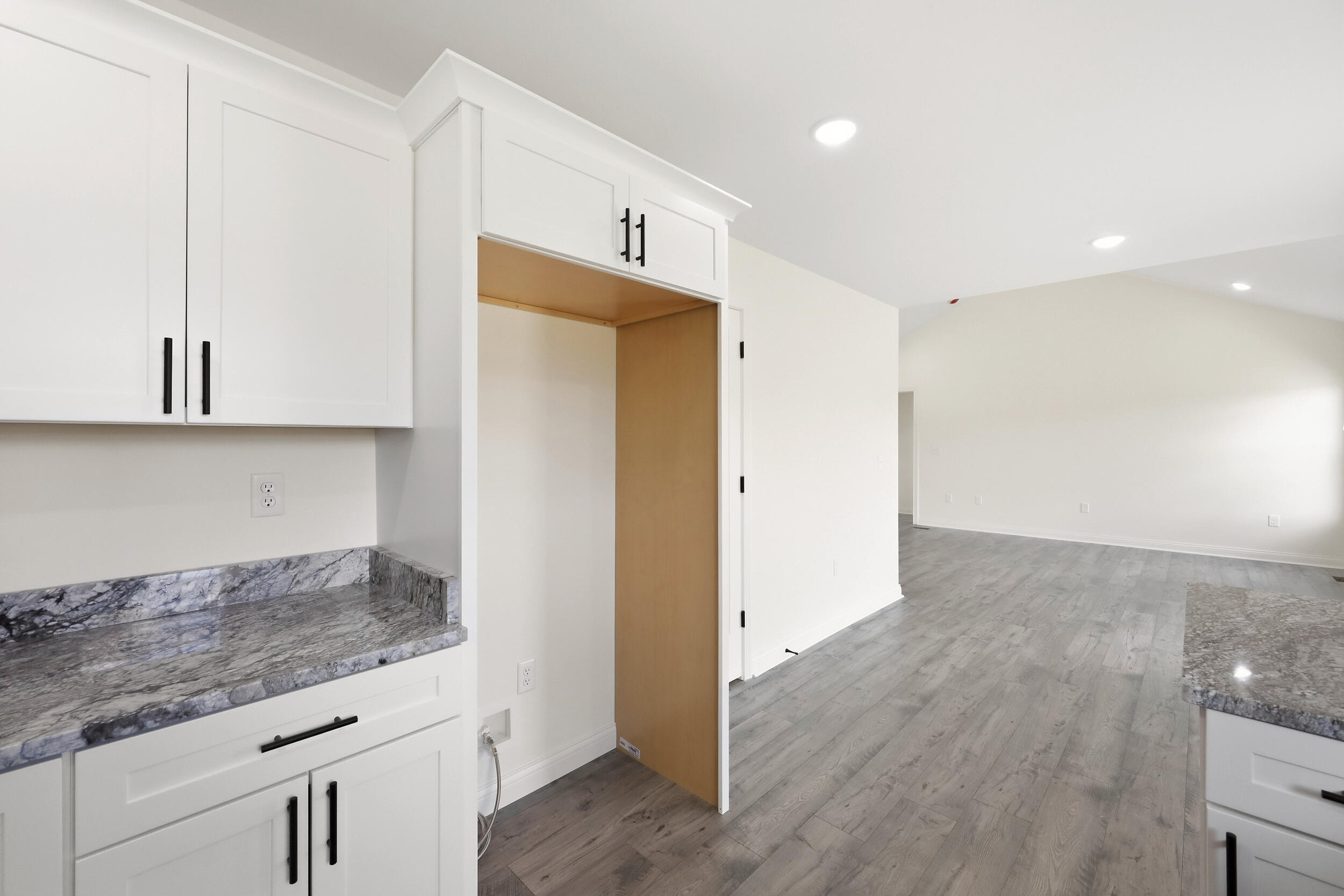 945 Olympic Court Property Photo 8