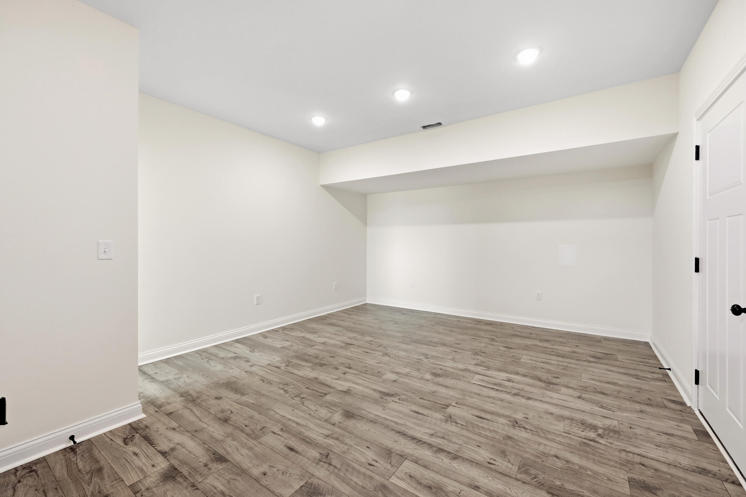 945 Olympic Court Property Photo 23